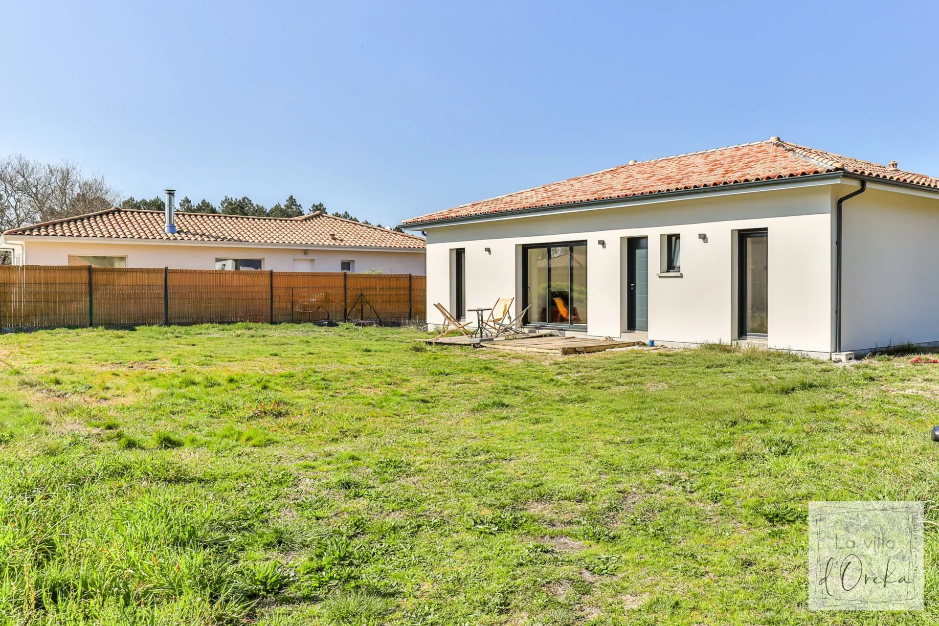 Maison neuve RT2020 de 112m2, avec 3 chambres et jardin piscinable.