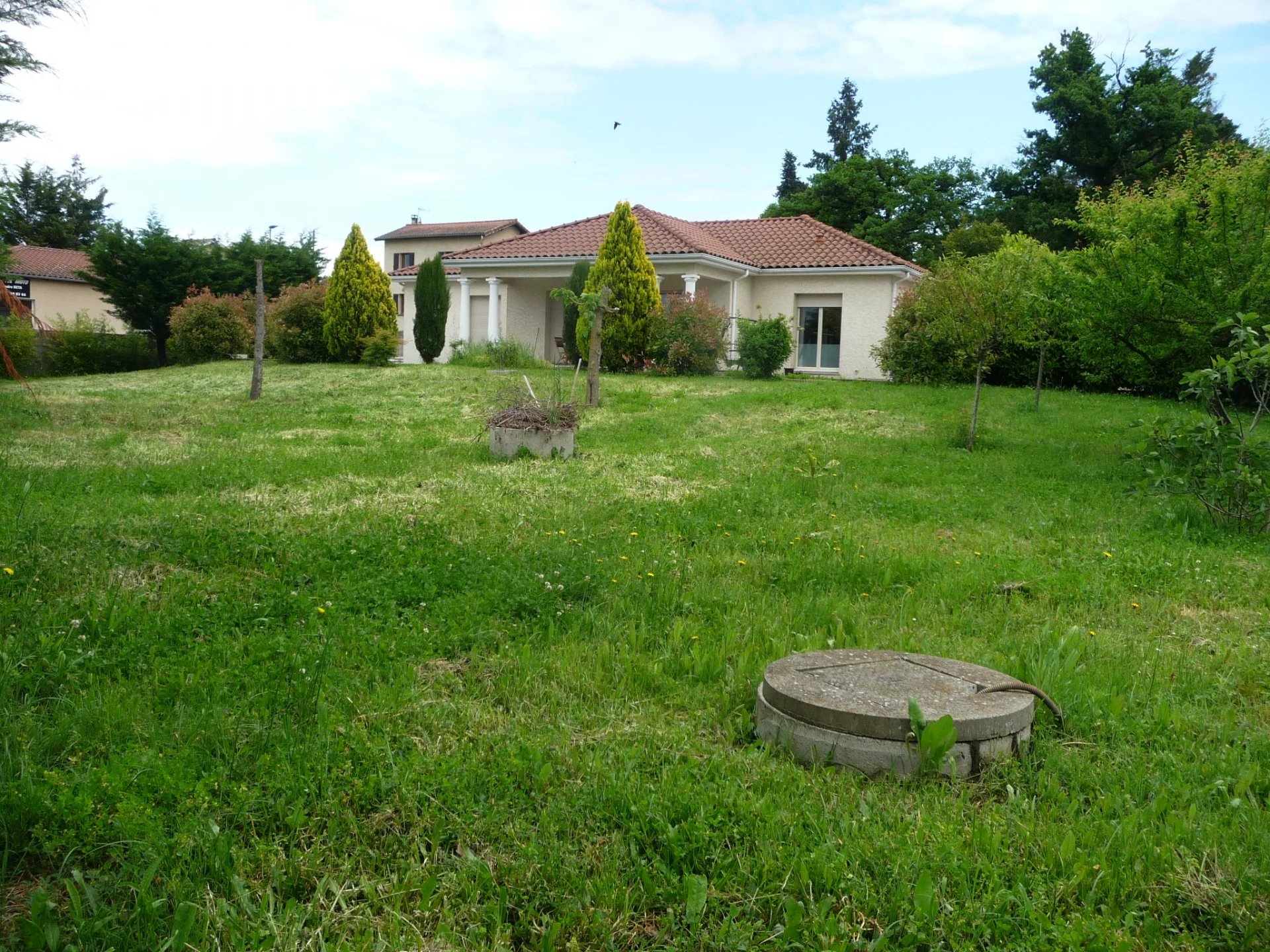 SAVIGNEUX EN EXCLUSIVITE Confortable maison de plain-pied de