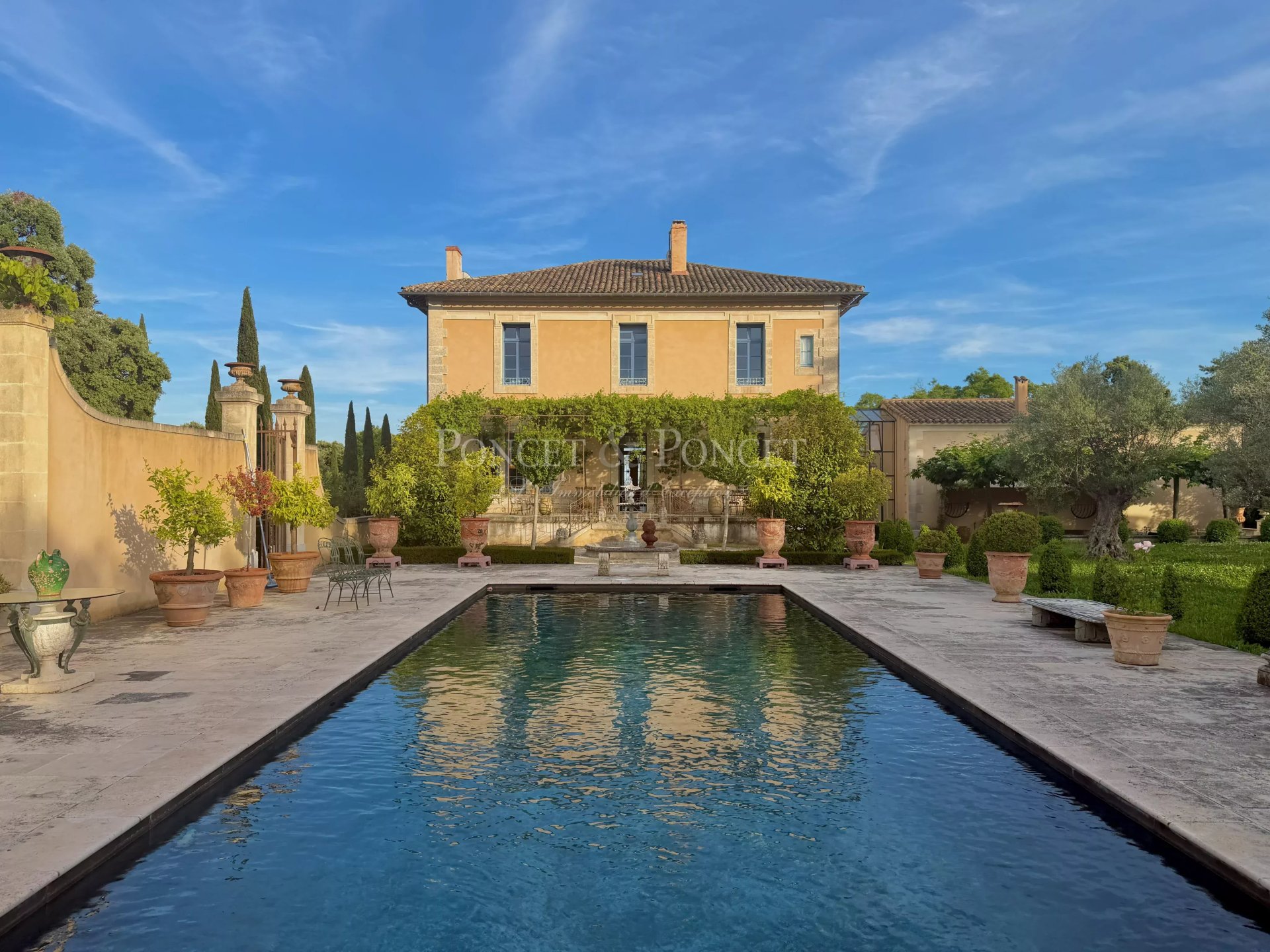 6 Bedroom Villa/Townhouse's Image 6