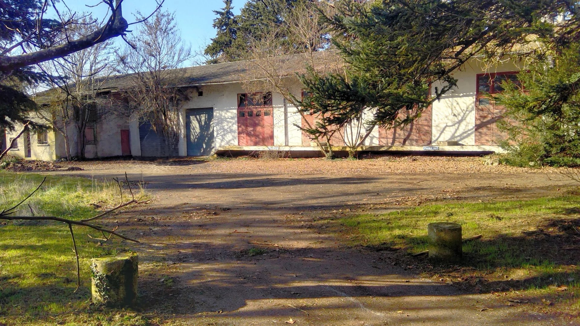 HANGAR de 500 m2 A VENDRE