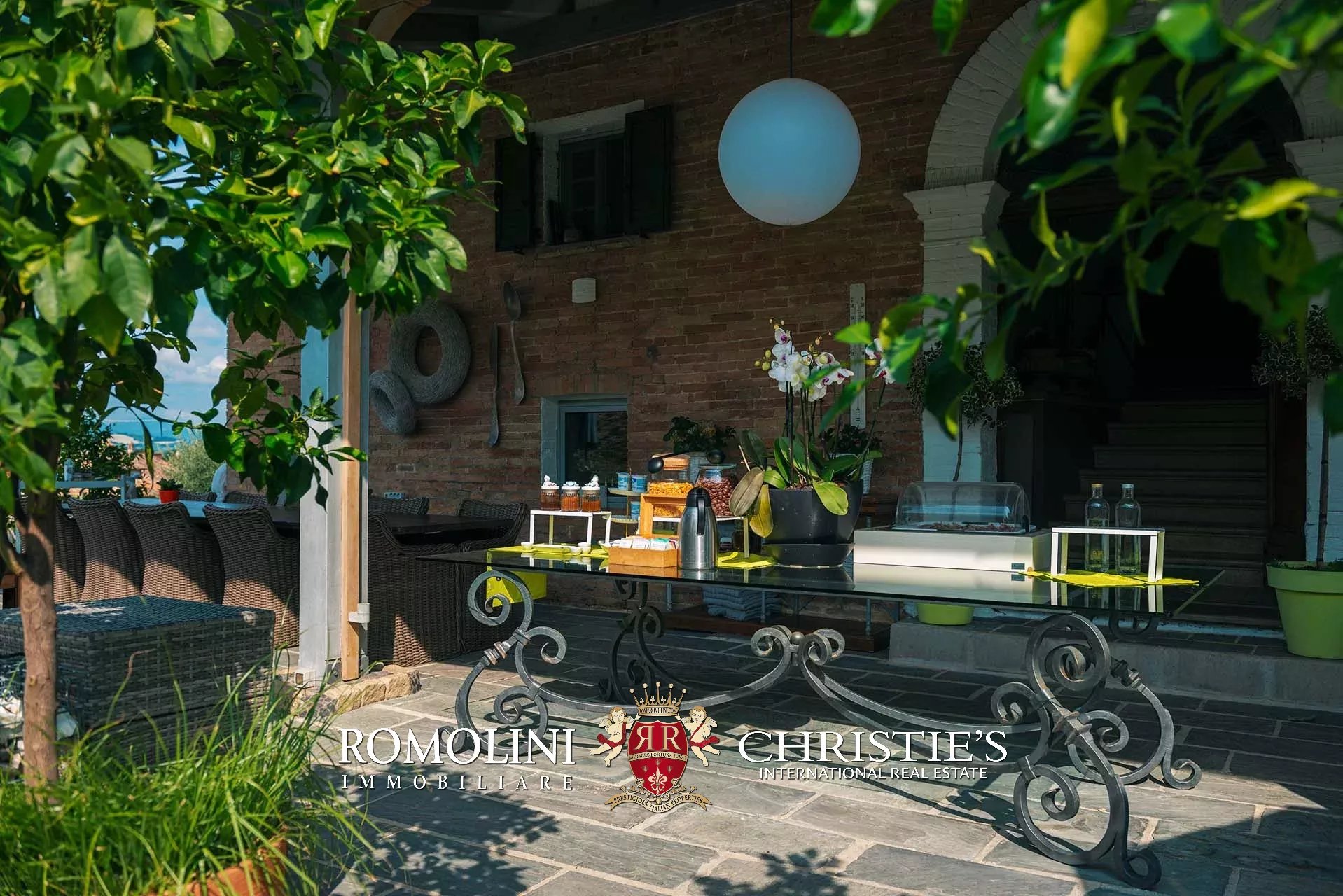 8 Bedroom Villa/Townhouse's Image 22