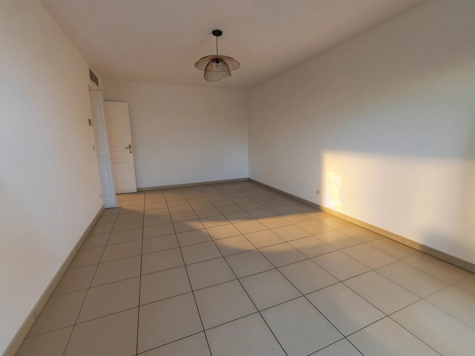 3P VIDE, TERRASSE, PARKING, PISCINE