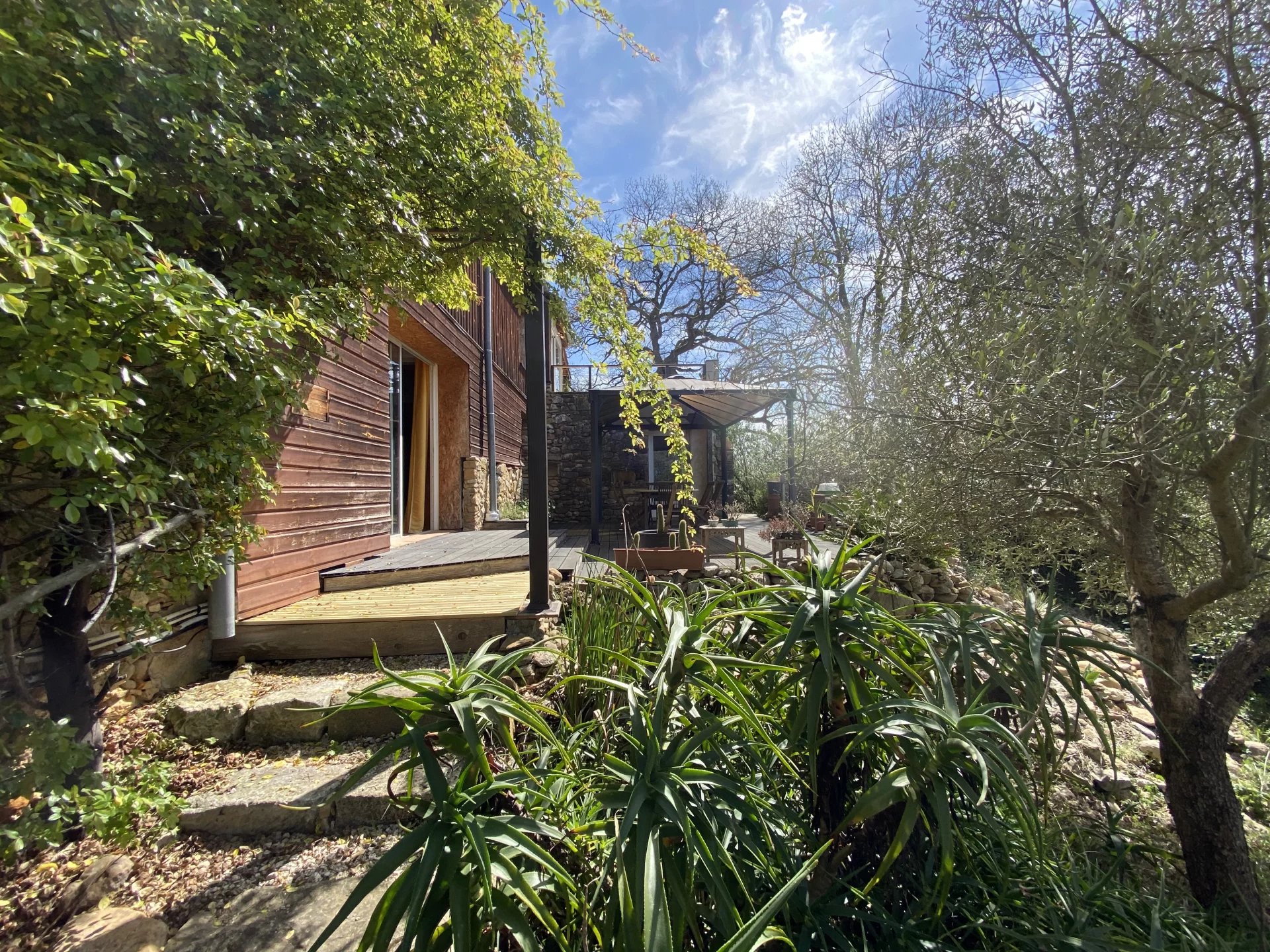 Rare!! Propriété de charme avec vue dominante sur les Pyrénées et les collines