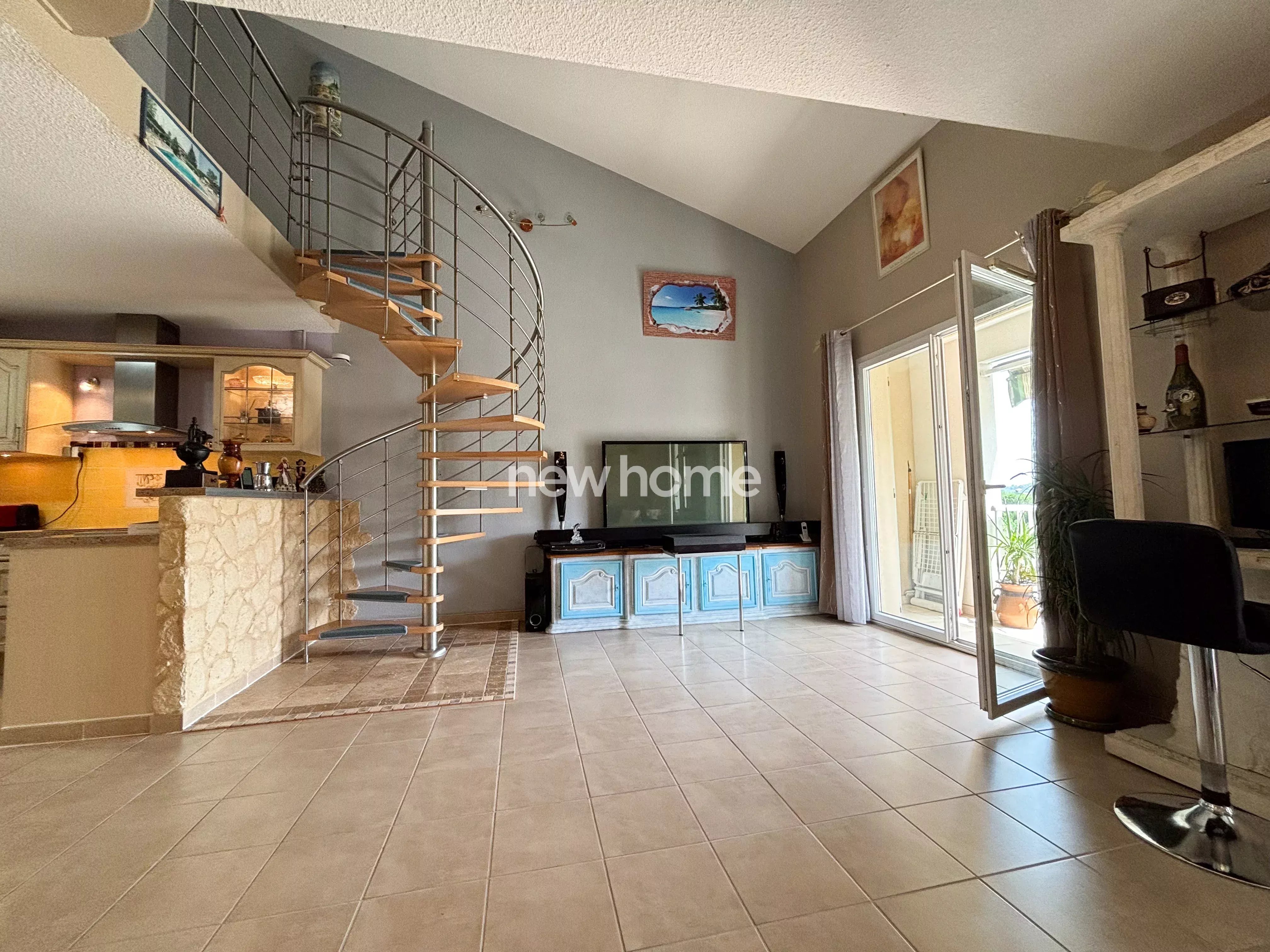 BEL APPARTEMENT EN DUPLEX AVEC TERRASSE