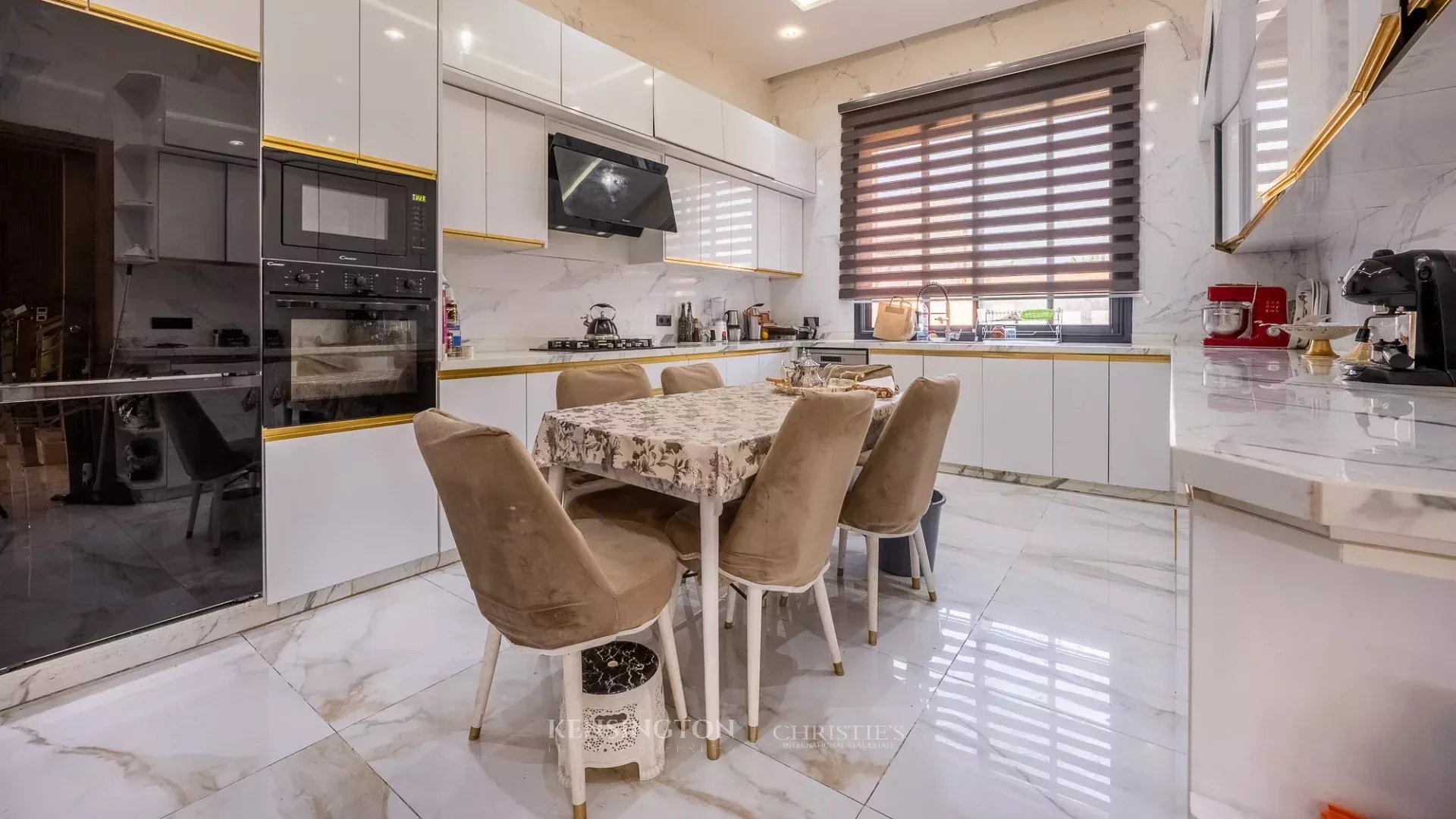 6 Bedroom Villa/Townhouse's Image 11