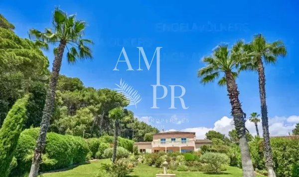 Traditional Villa for sale Near Cannes with Panoramic Views — photo 1