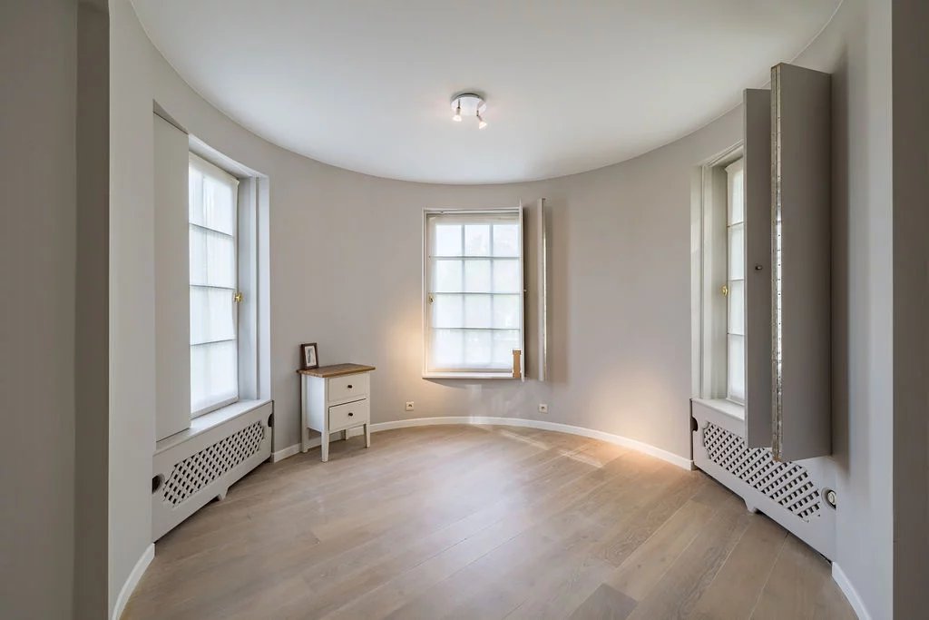 OPTIE - Lipszyc villa gerenoveerd op een privédomein van 7 ha
