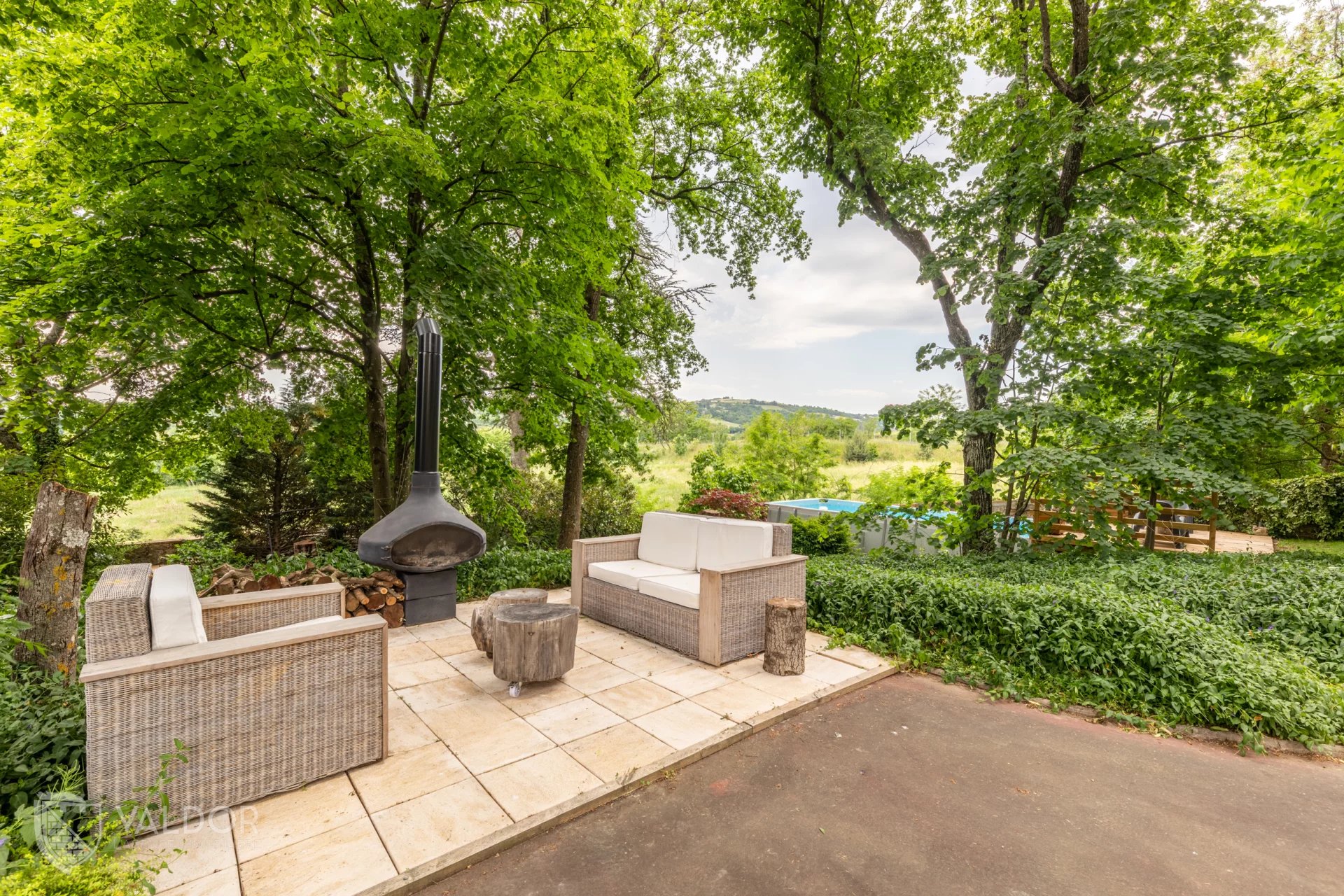 Appartement de charme avec jardin privatif arboré