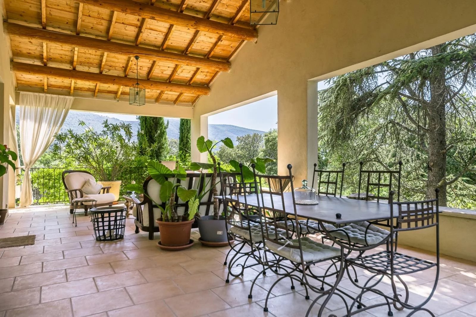 Maison de plain-pied avec piscine à Bonnieux