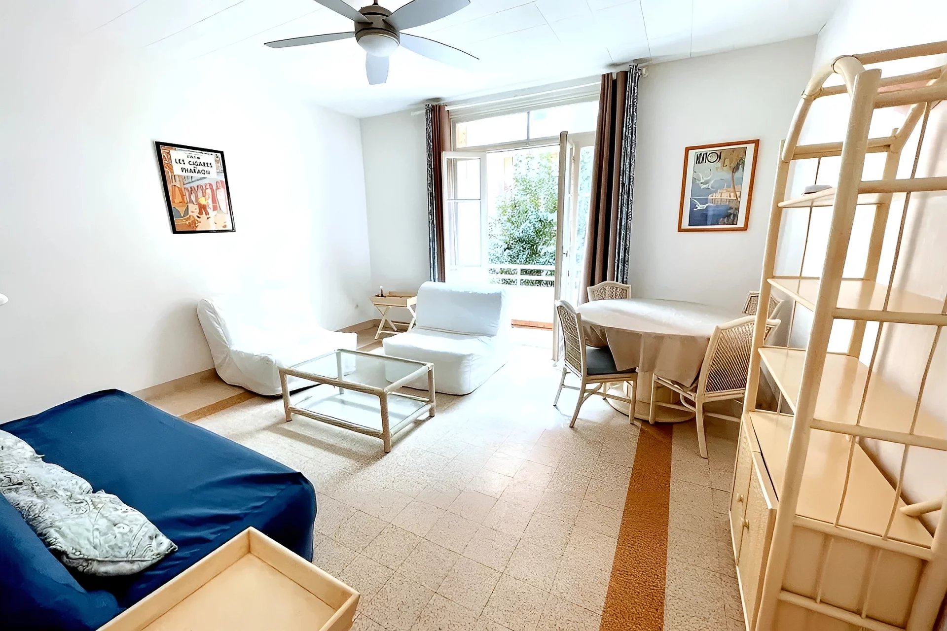 Menton centre 2p avec balcon à 50m des plages