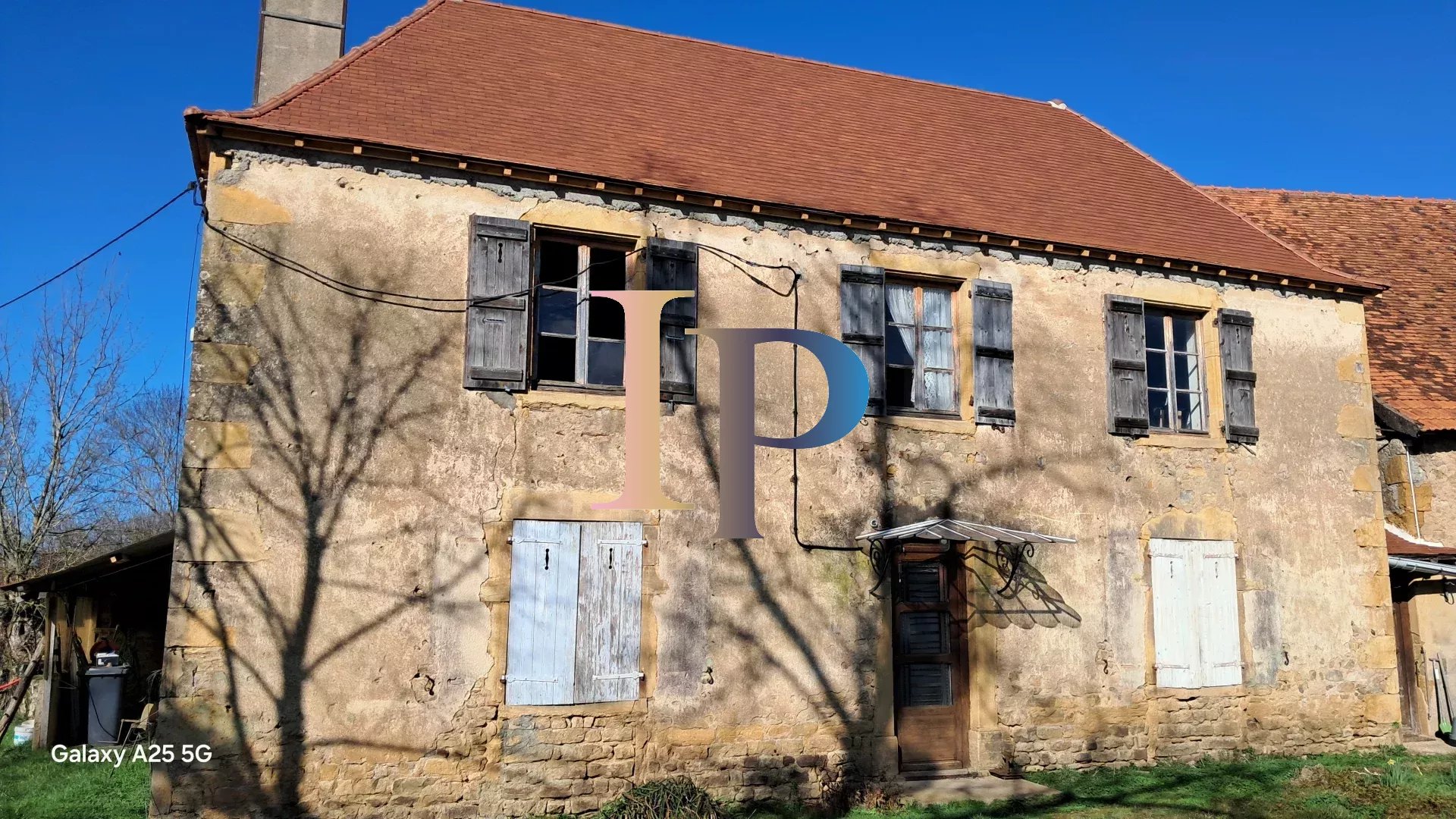 FERMETTE  EN CAMPAGNE 1H45 LYON  55 MIN  TGV 50MIN ROANNE