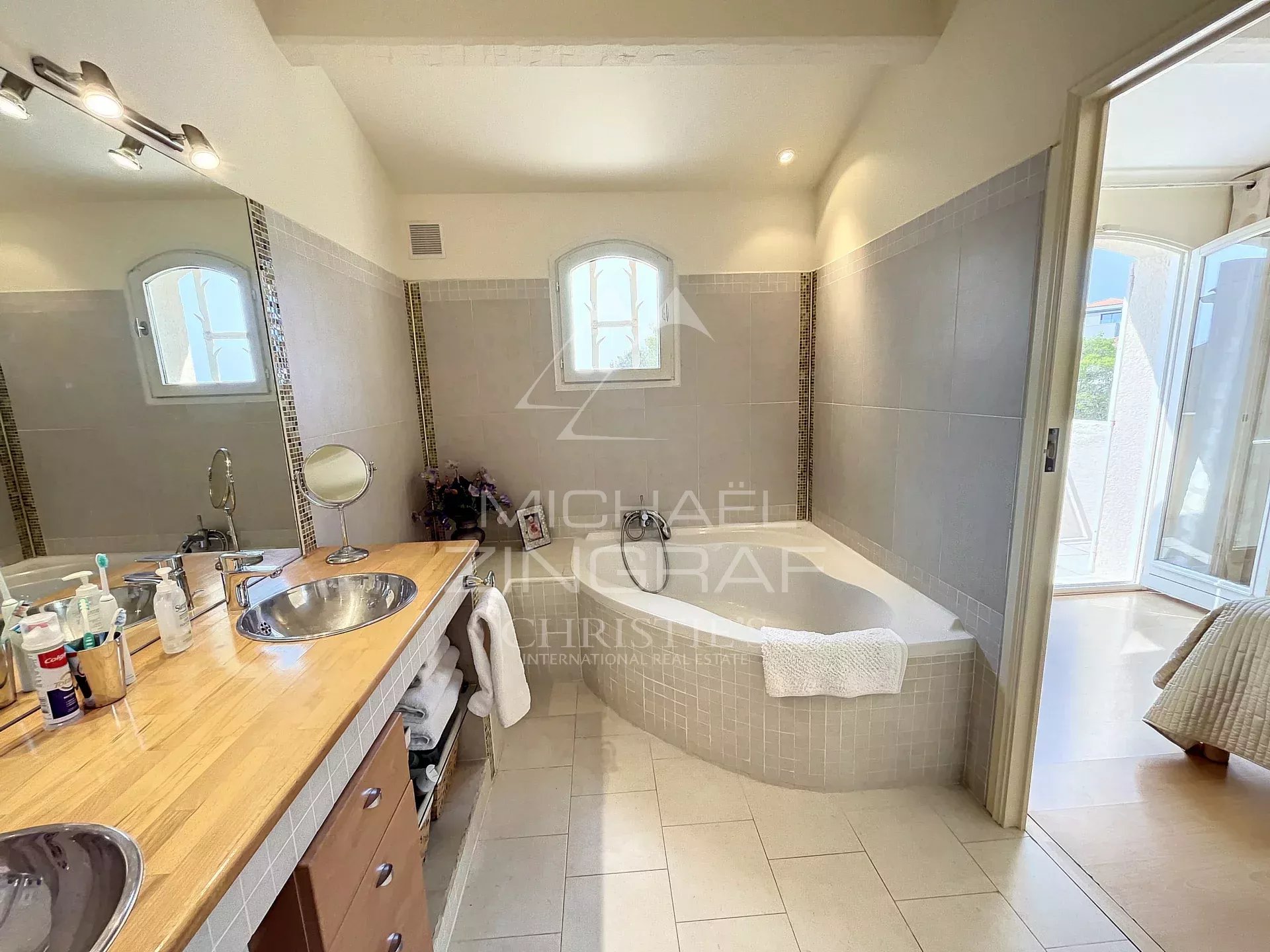 5 Bedroom Villa/Townhouse's Image 5