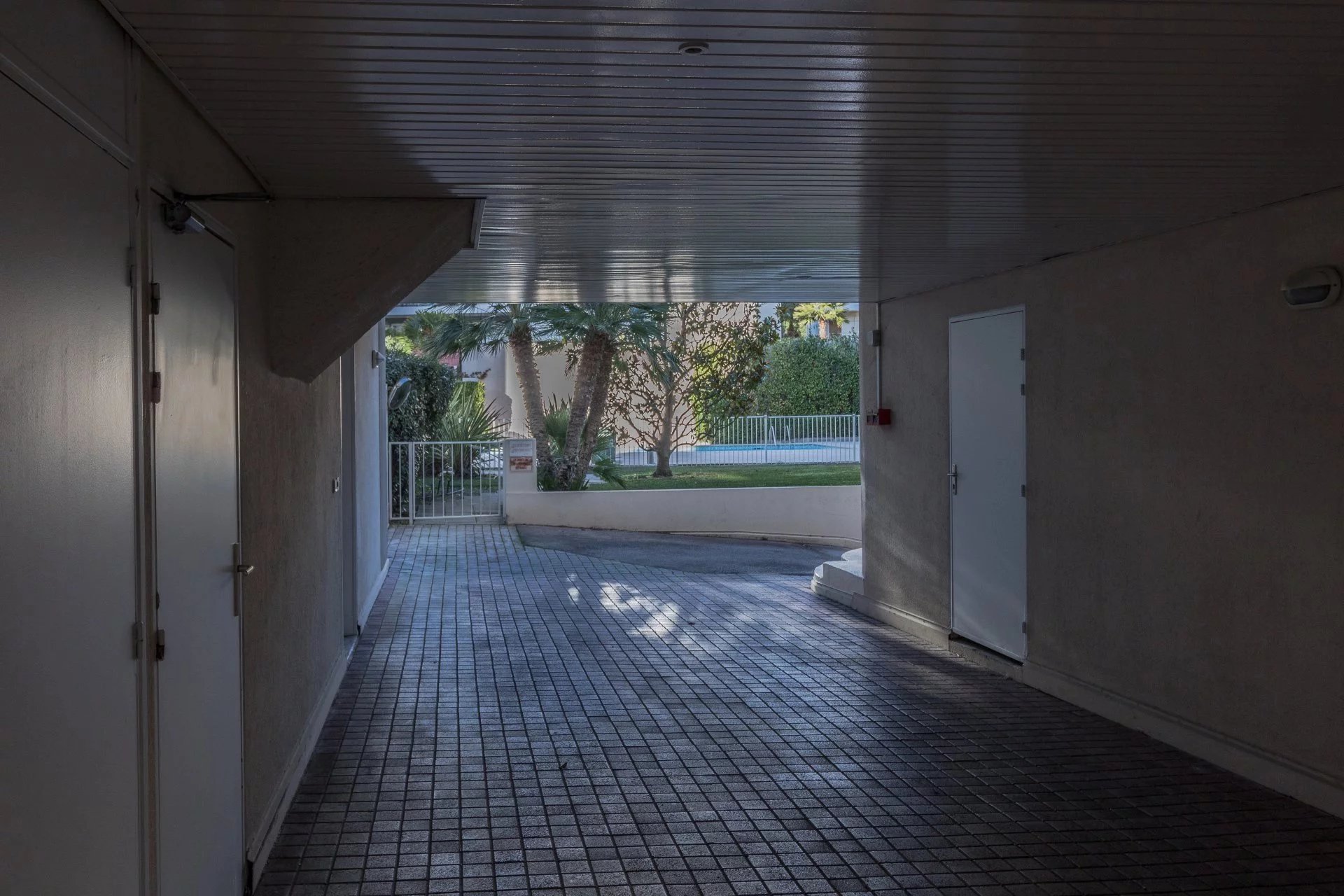 Juan Les Pins, Garage fermé 11.75m² A LOUER