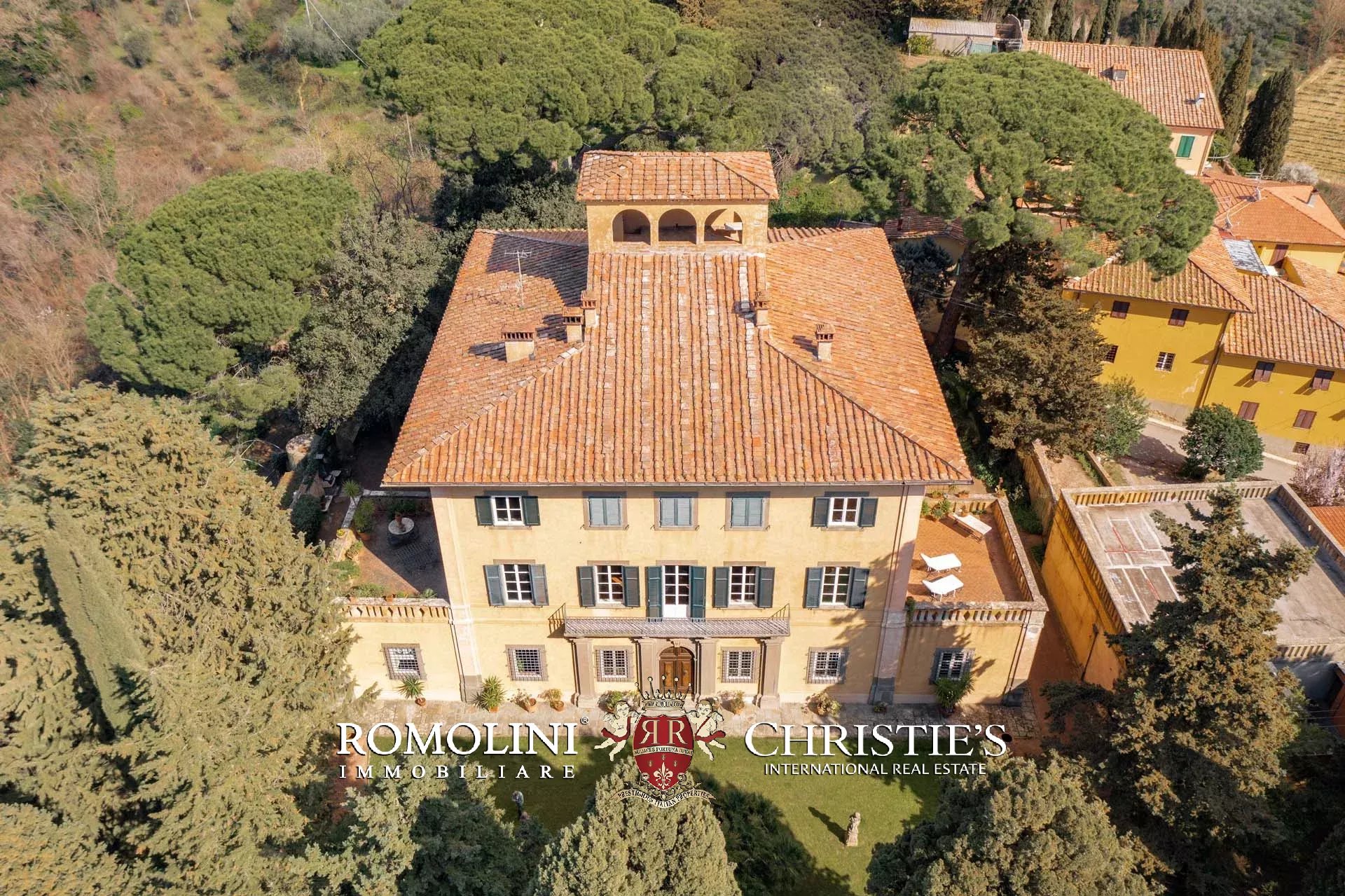 LUXURY PERIOD VILLA FOR SALE NEAR PISA, TUSCANY
