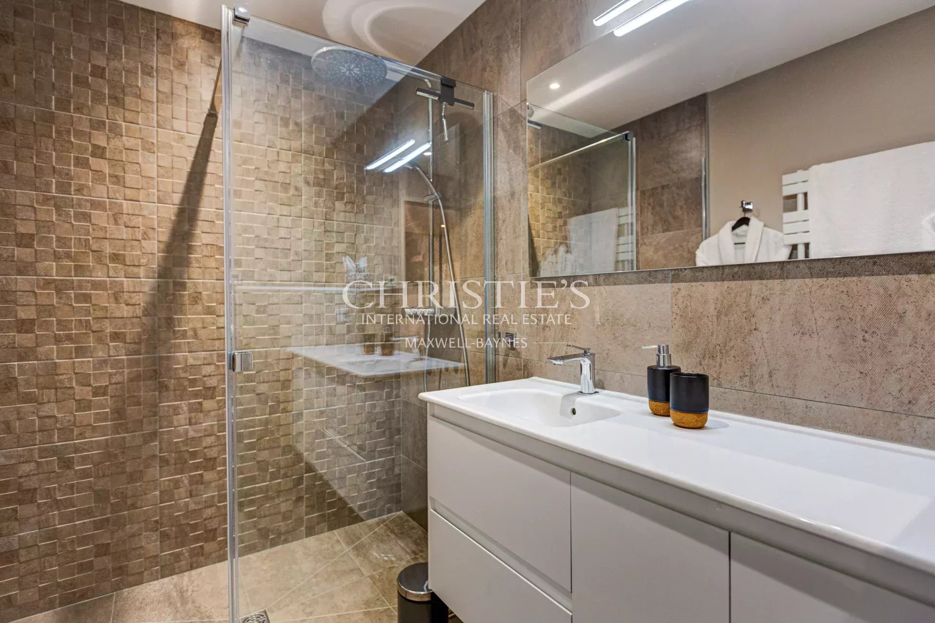 4 Bedroom Villa/Townhouse's Image 12