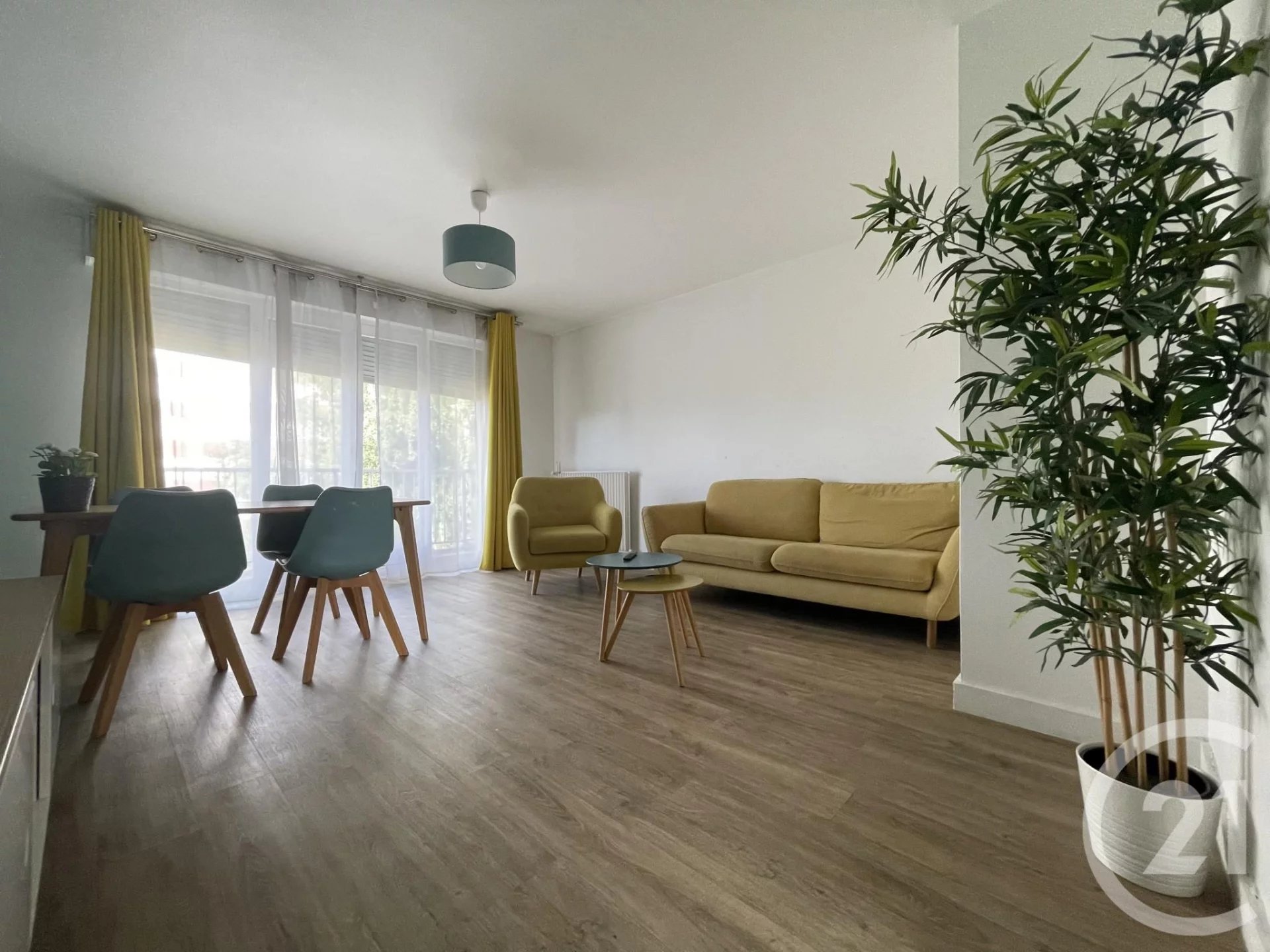 Location Appartement Évry