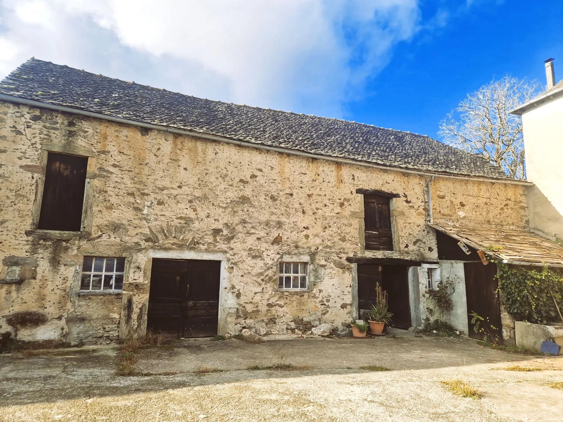 House in La Salvetat-Peyrales - Image 2