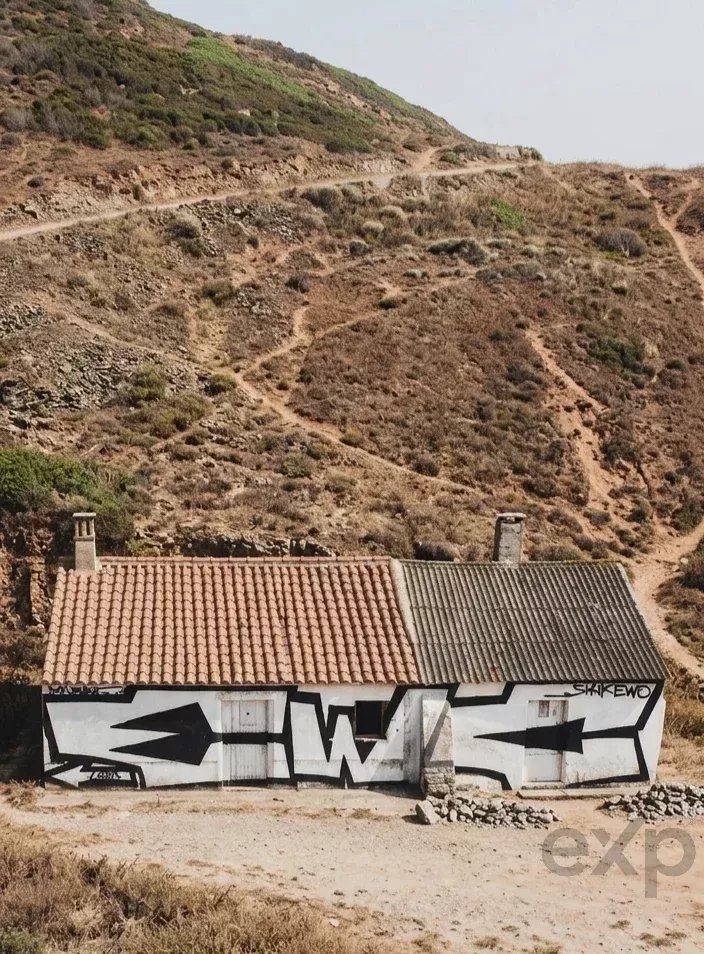 An Off-Grid Sanctuary at Praia do Canal 86805592 image 3