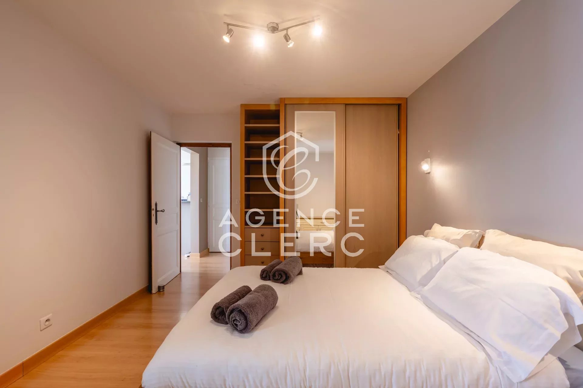 6 Bedroom Villa/Townhouse's Image 19