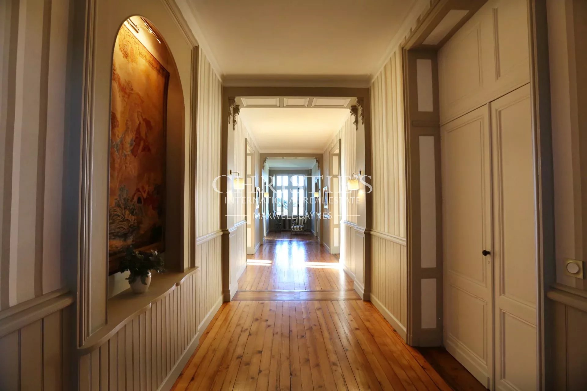 8 Bedroom Vineyard's Image 4