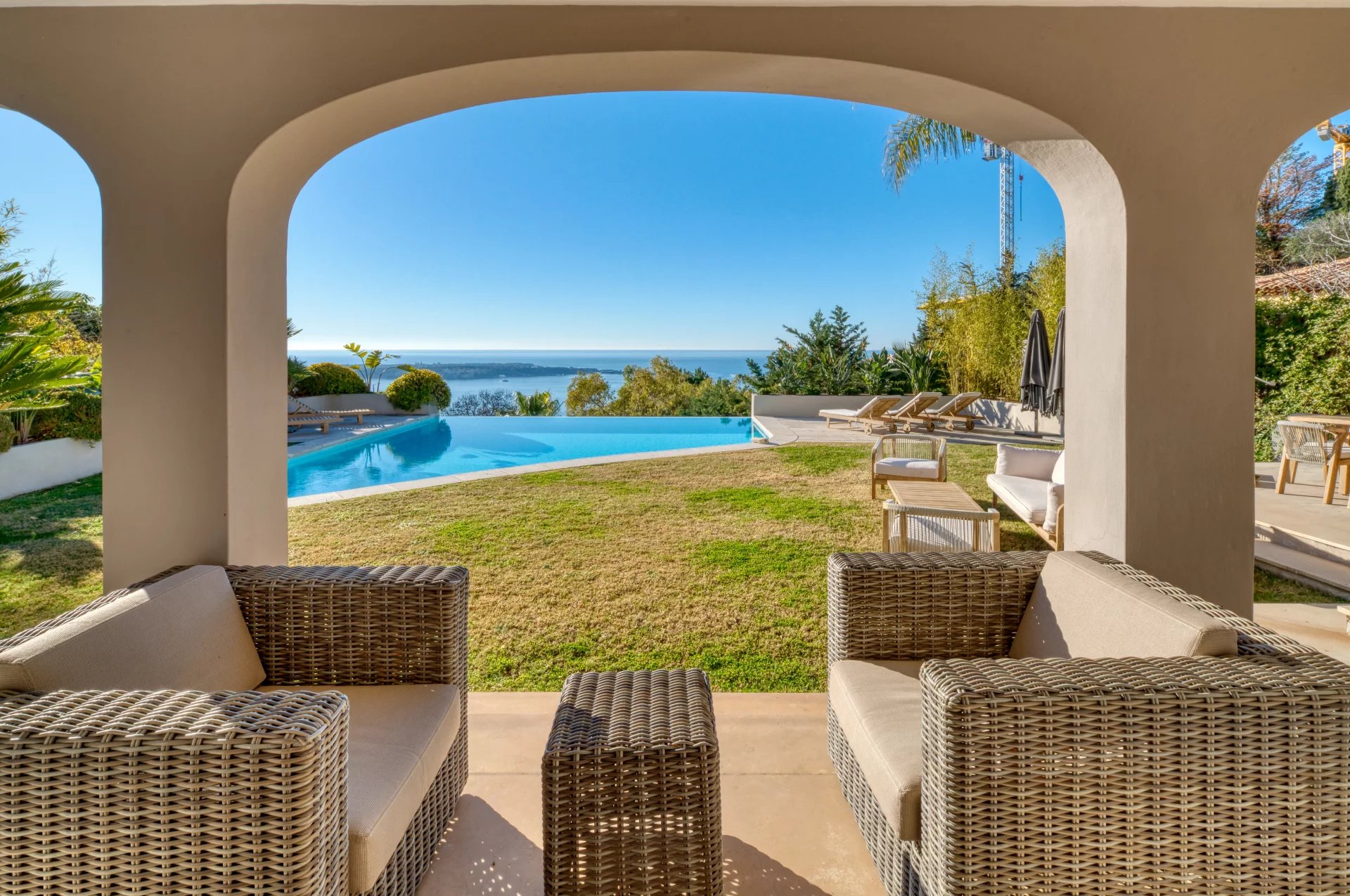 SUPER CANNES  -VUE MER PANORAMIQUE  – 320M2