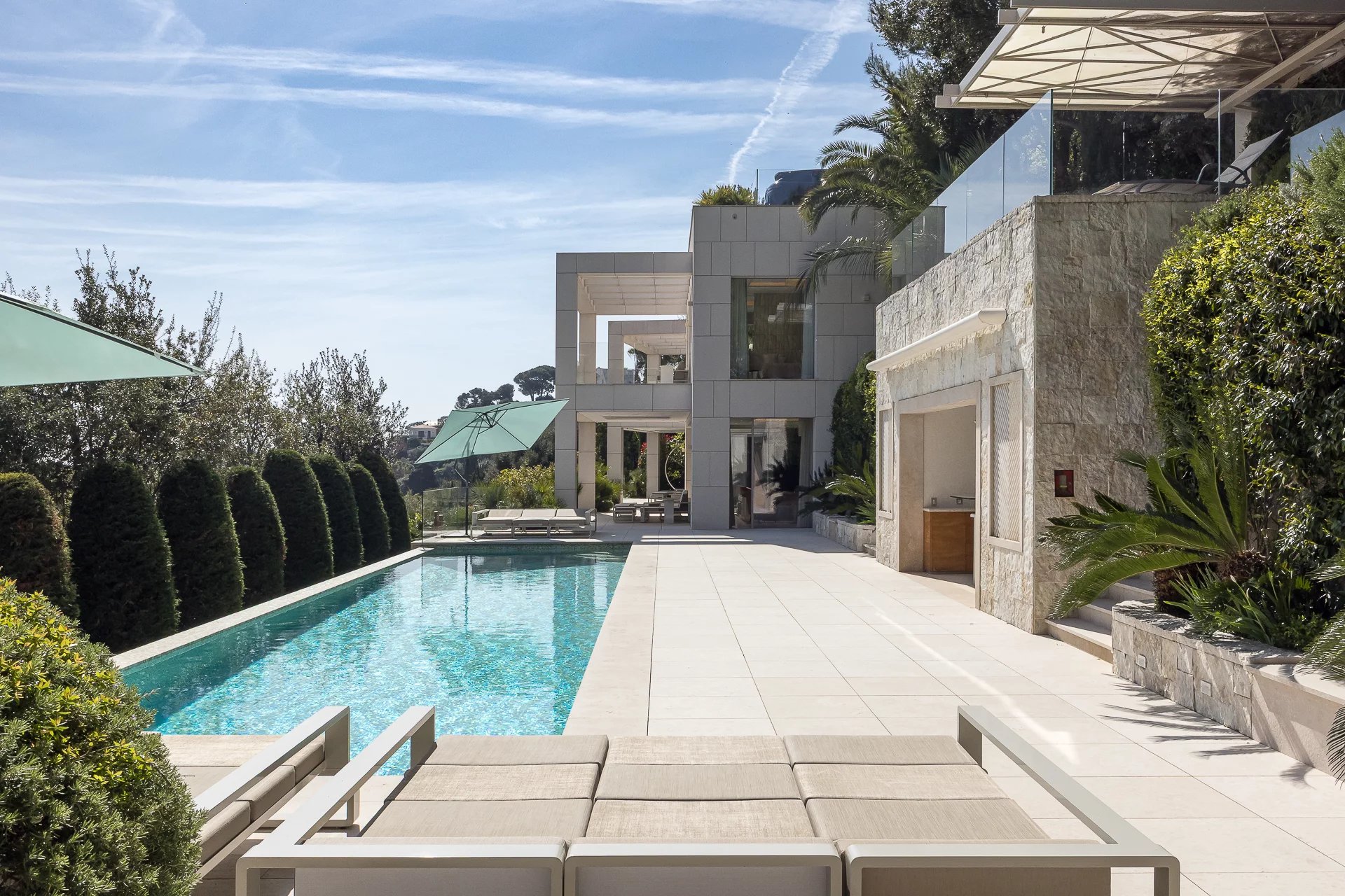 Magnificent contemporary villa to rent in Saint-Jean-Cap-Ferrat