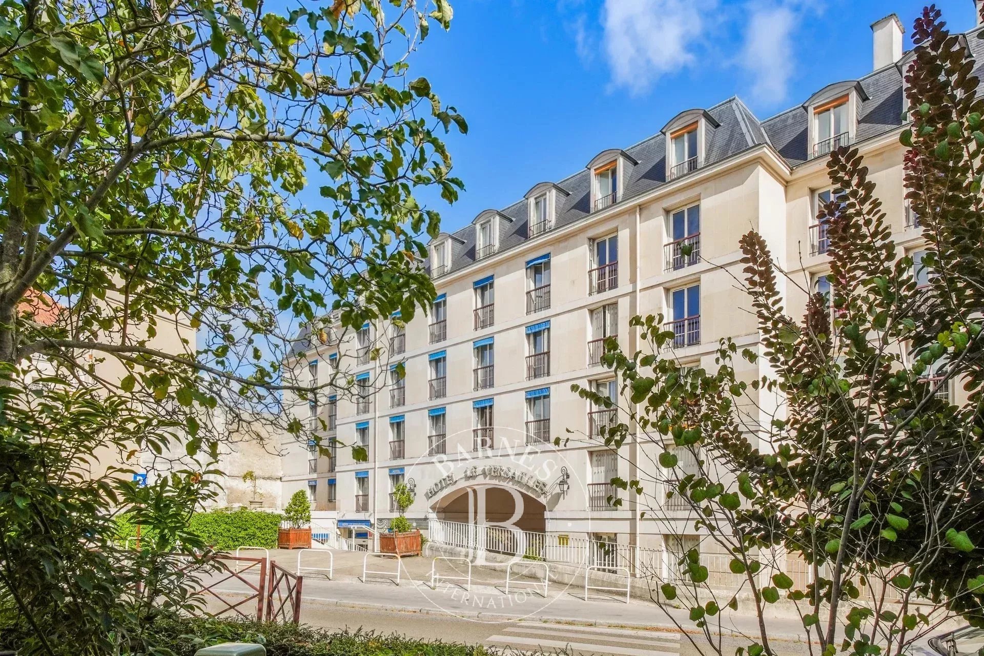 The BARNES rental department... - picture 1