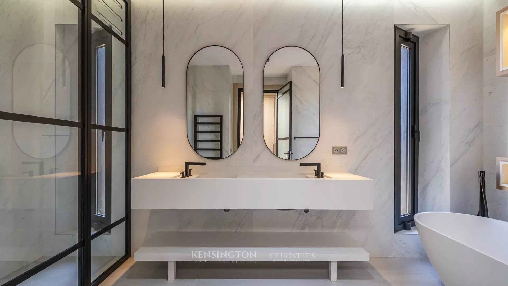 4 Bedroom Villa/Townhouse's Image 20