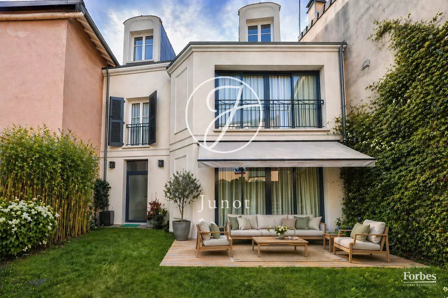 Rueil-Malmaison - COEUR DE VILLE - Maison à vendre - 141m² - 3 chambres -  jardin.