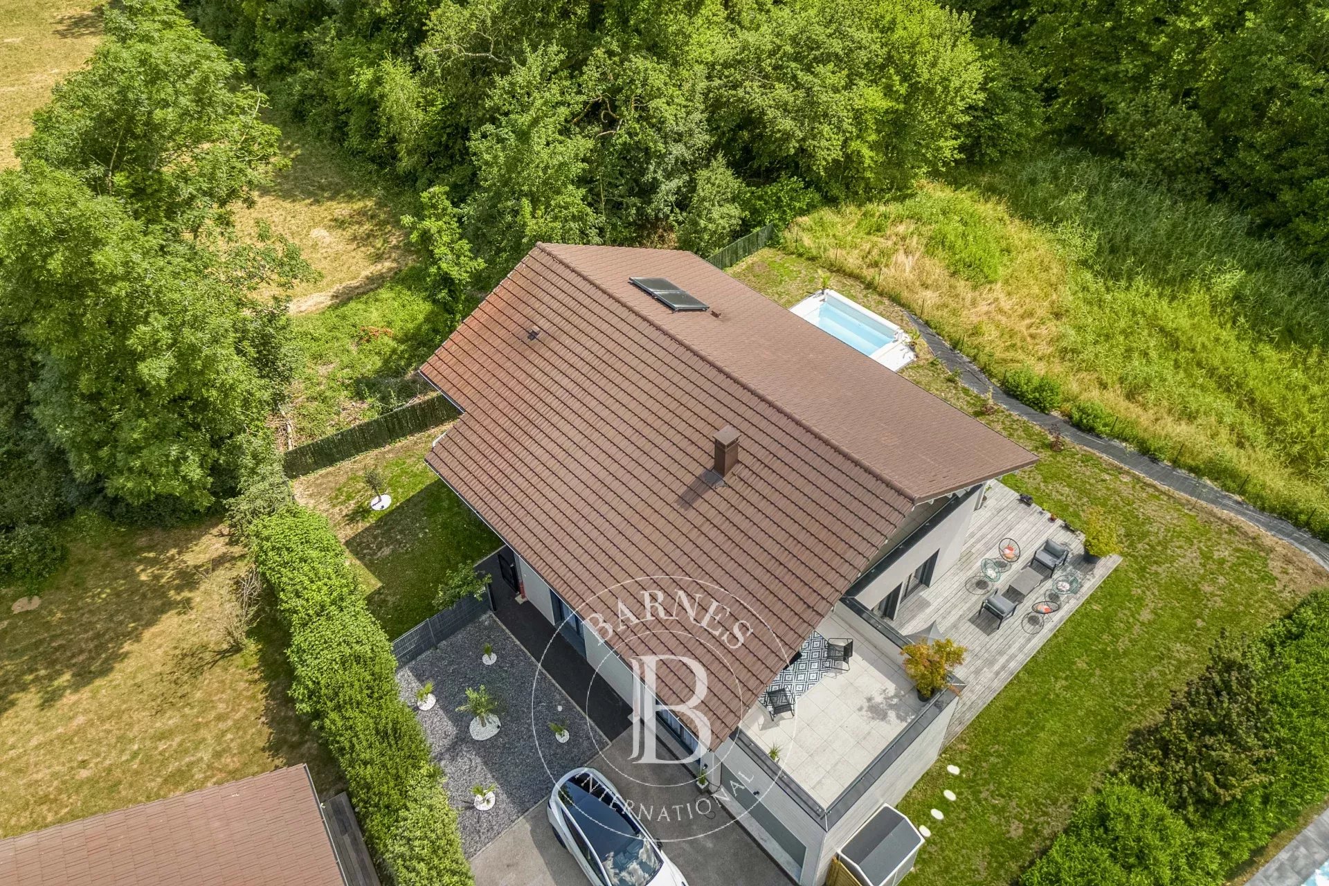 BARNES Pays de Gex – DIVONNE-LES-BAINS – SECTEUR RÉSIDENTIEL – VILLA D’ARCHITECTE RÉNOVÉE AVEC PISCINE - picture 34