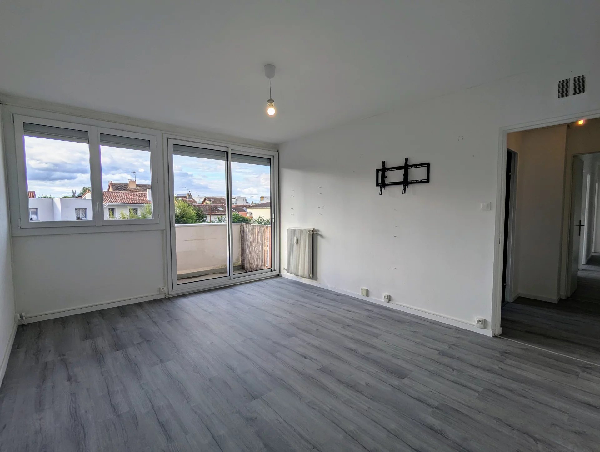 A VENDRE - BOURRASSOL - APPARTEMENT T4 + PARKING + CAVE