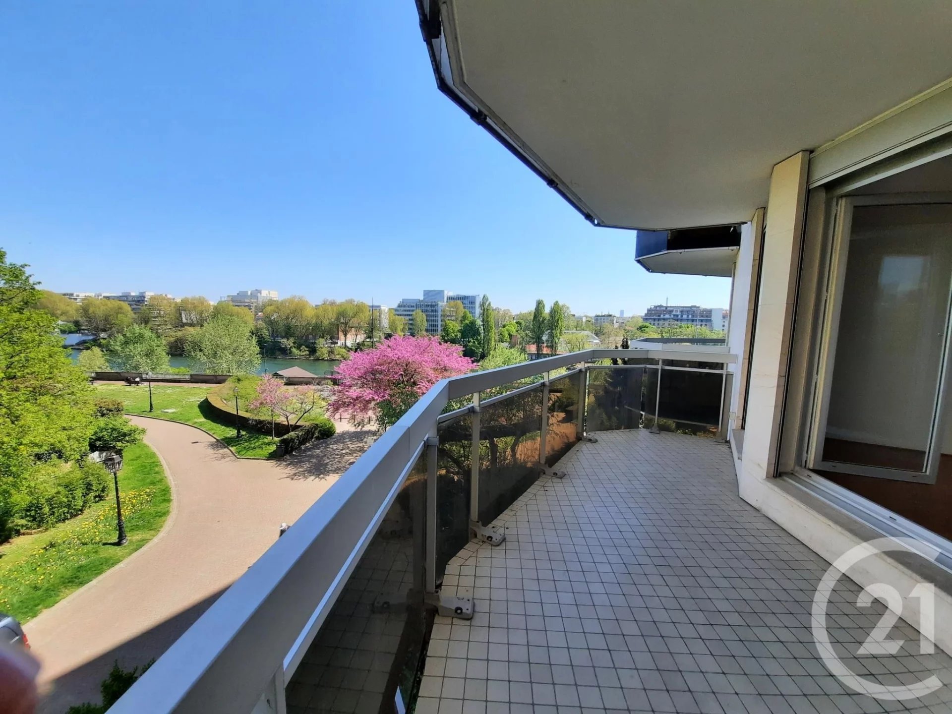 Location Appartement Courbevoie