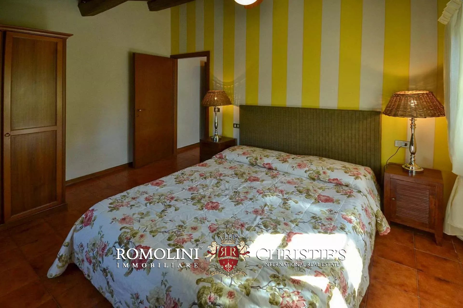 22 Bedroom Vineyard's Image 22