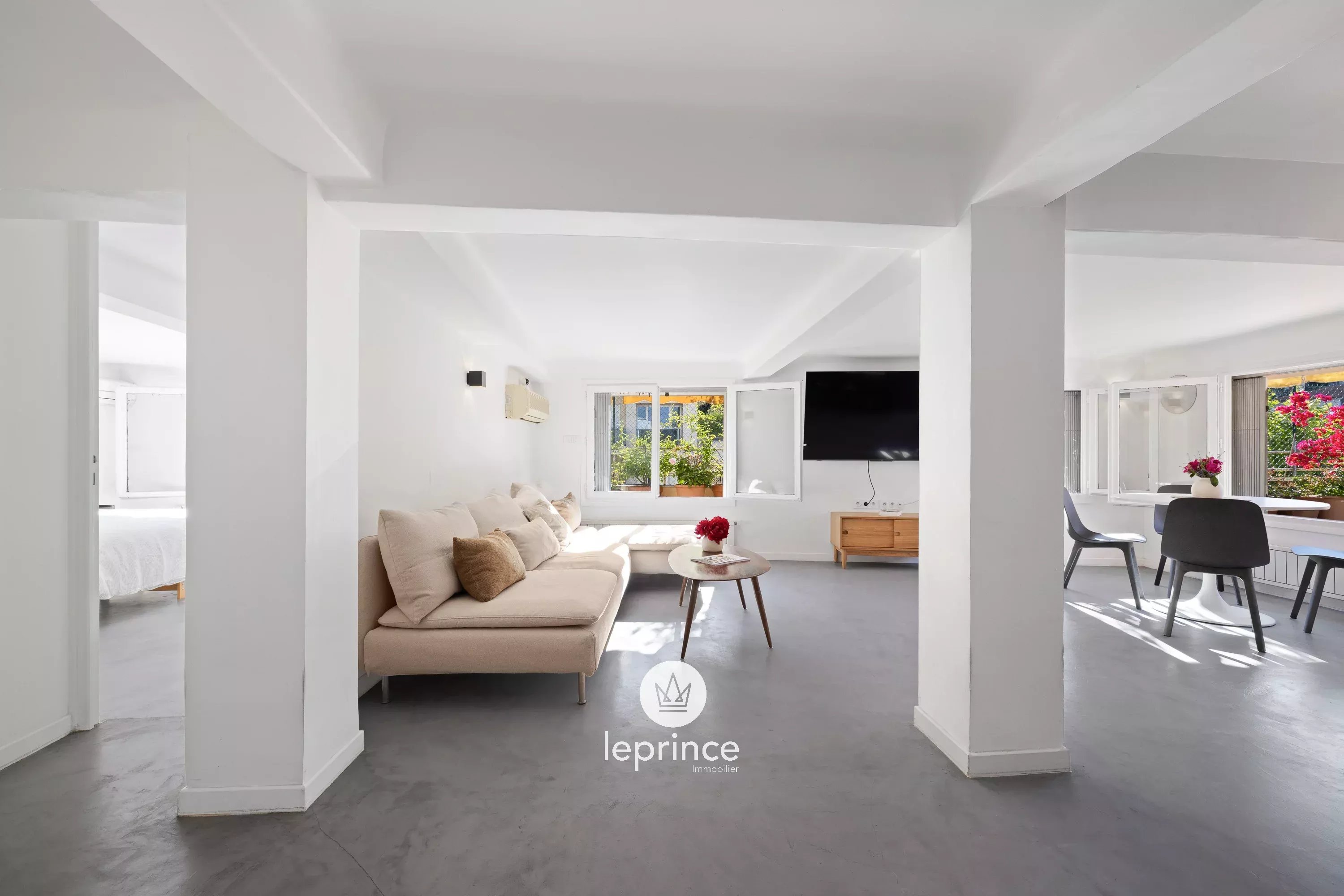 Nice – Fleurs – 2 Bedroom – Top Floor – Terrace