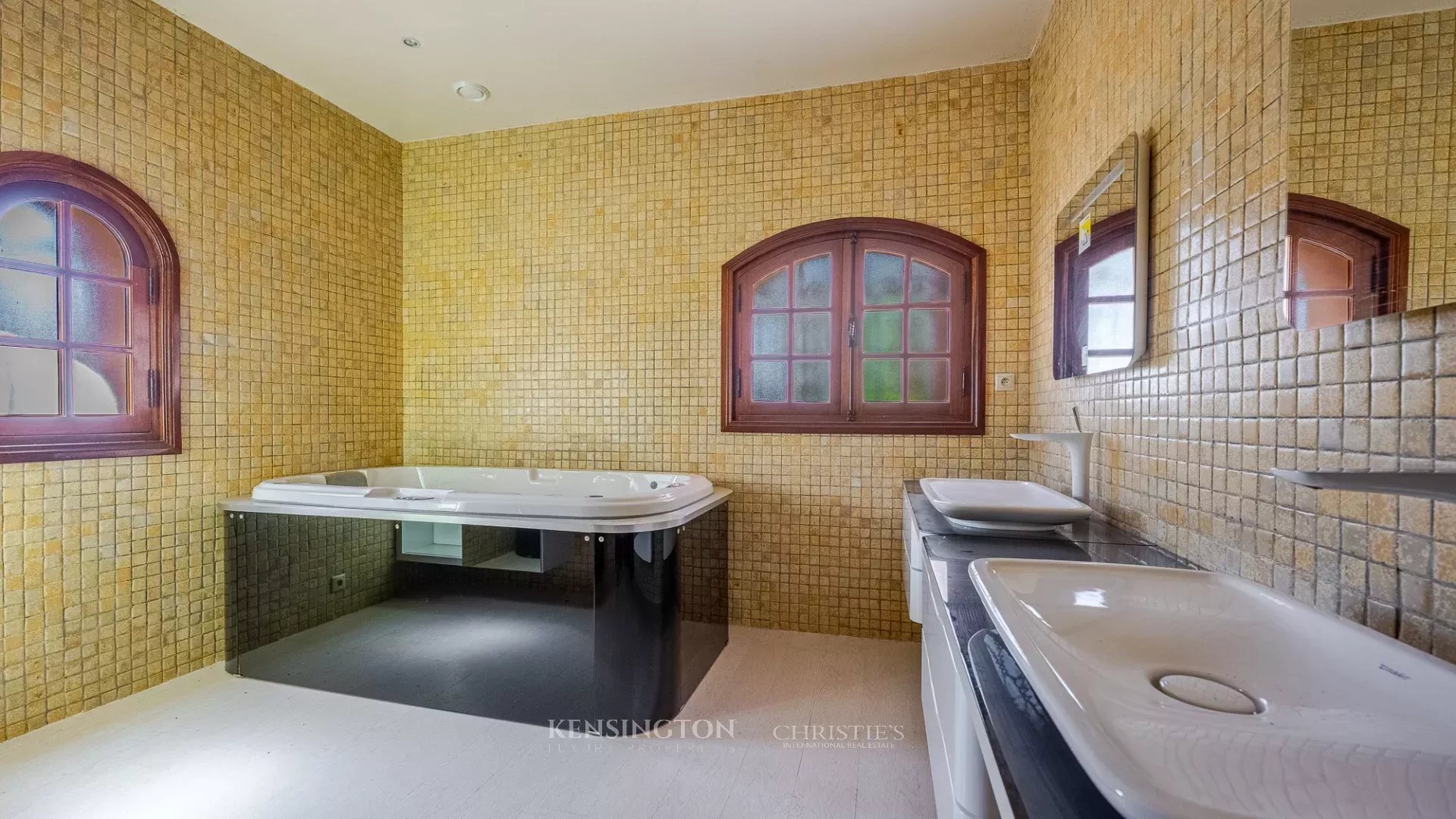 4 Bedroom Villa/Townhouse's Image 42
