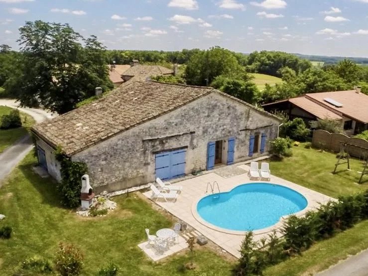 Converted barn with 3 bedrooms, swimming pool and development potential near Eymet