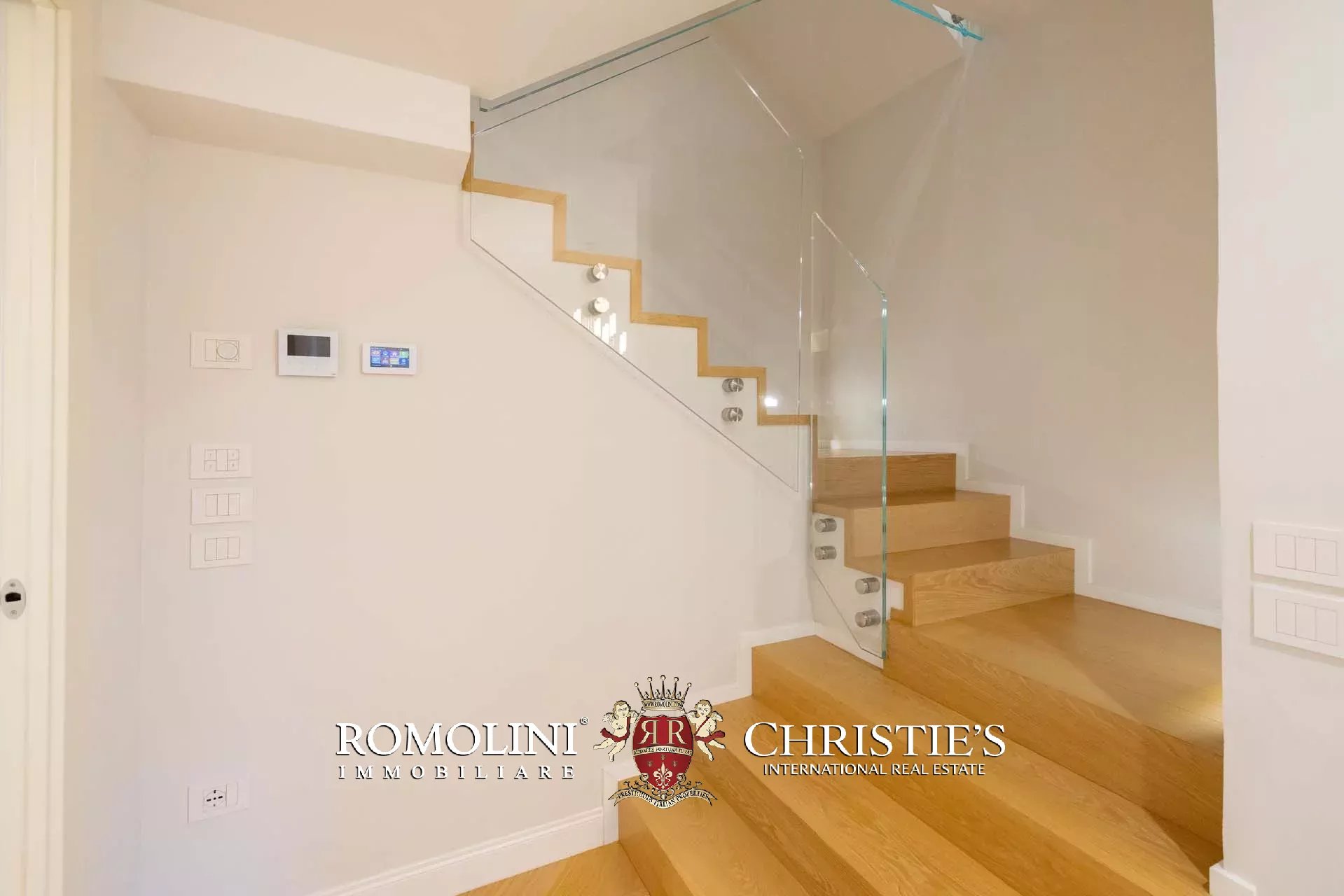 5 Bedroom Villa/Townhouse's Image 9