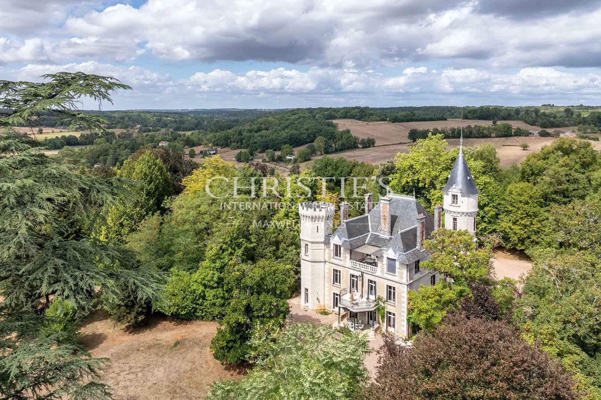 9 Bedroom Chateau's Image 73