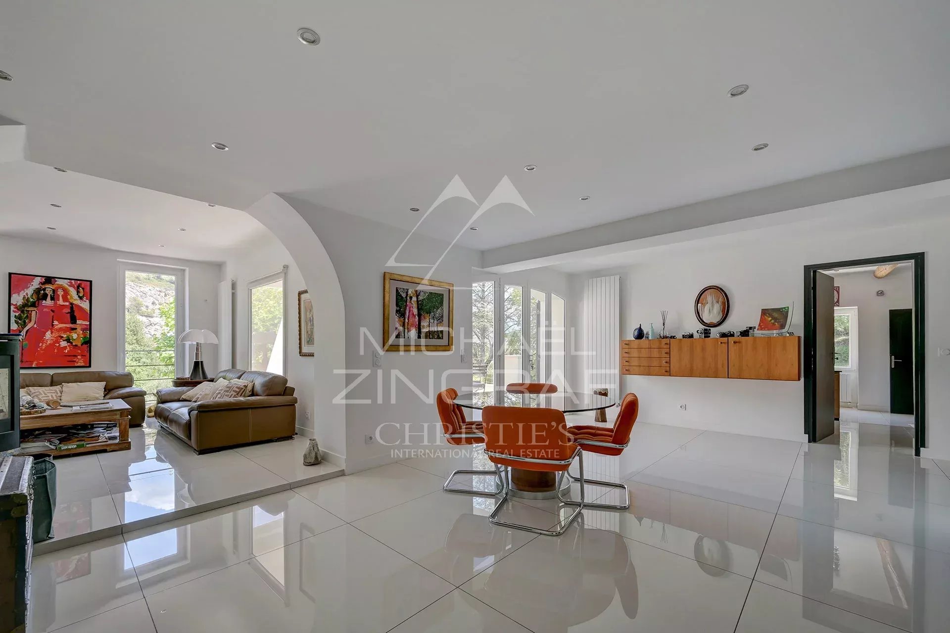 8 Bedroom Villa/Townhouse's Image 3
