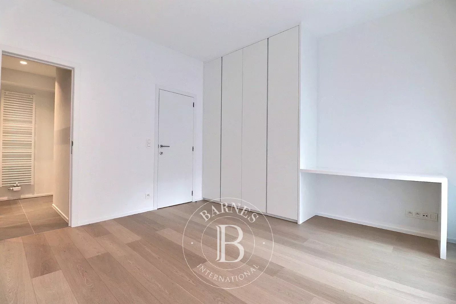 In the heart of Brussels - Renovated duplex 2bed + terrace + parking (optional)