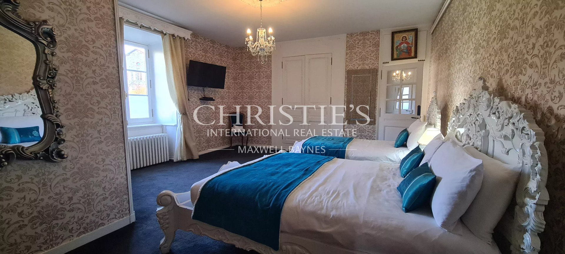 10 Bedroom Chateau's Image 9