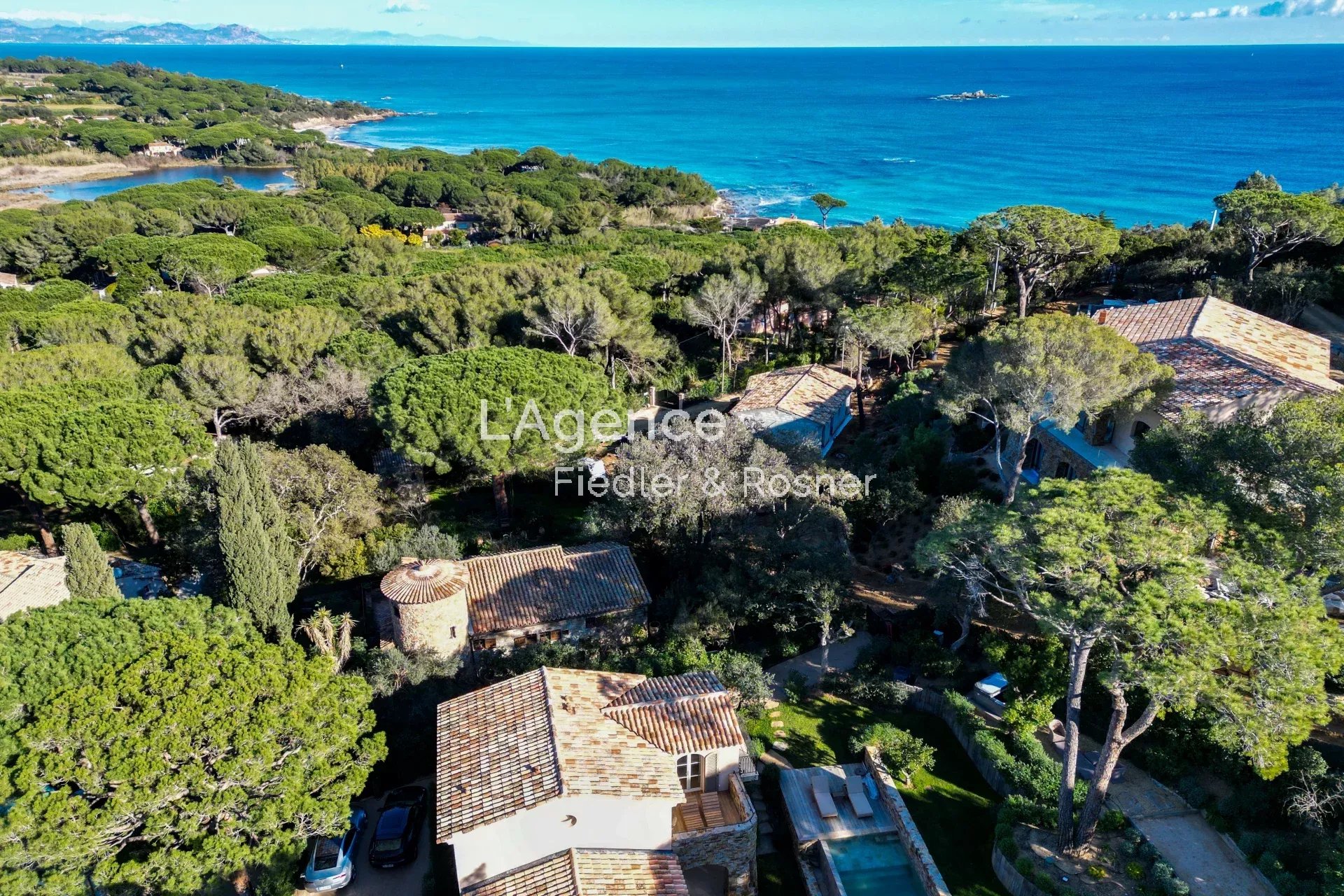 REF 284 : SAINT TROPEZ - LES SALINS - NEW VILLA OF HIGH STANDING IN A PRIVATE DOMAIN
