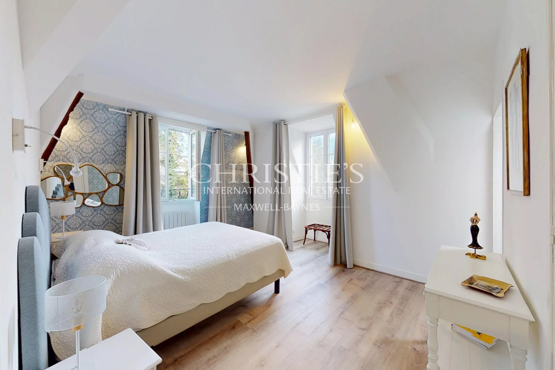 10 Bedroom Chateau's Image 20