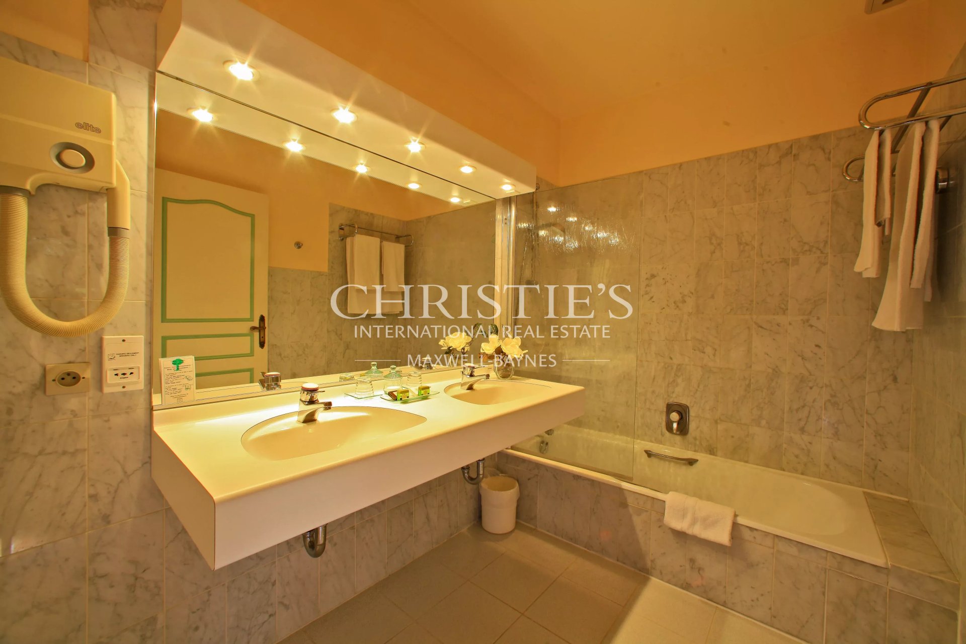 14 Bedroom Villa/Townhouse's Image 7