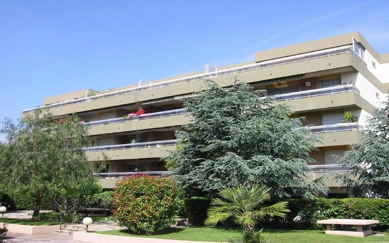 SAINT LAURENT DU VAR Fleurs de France