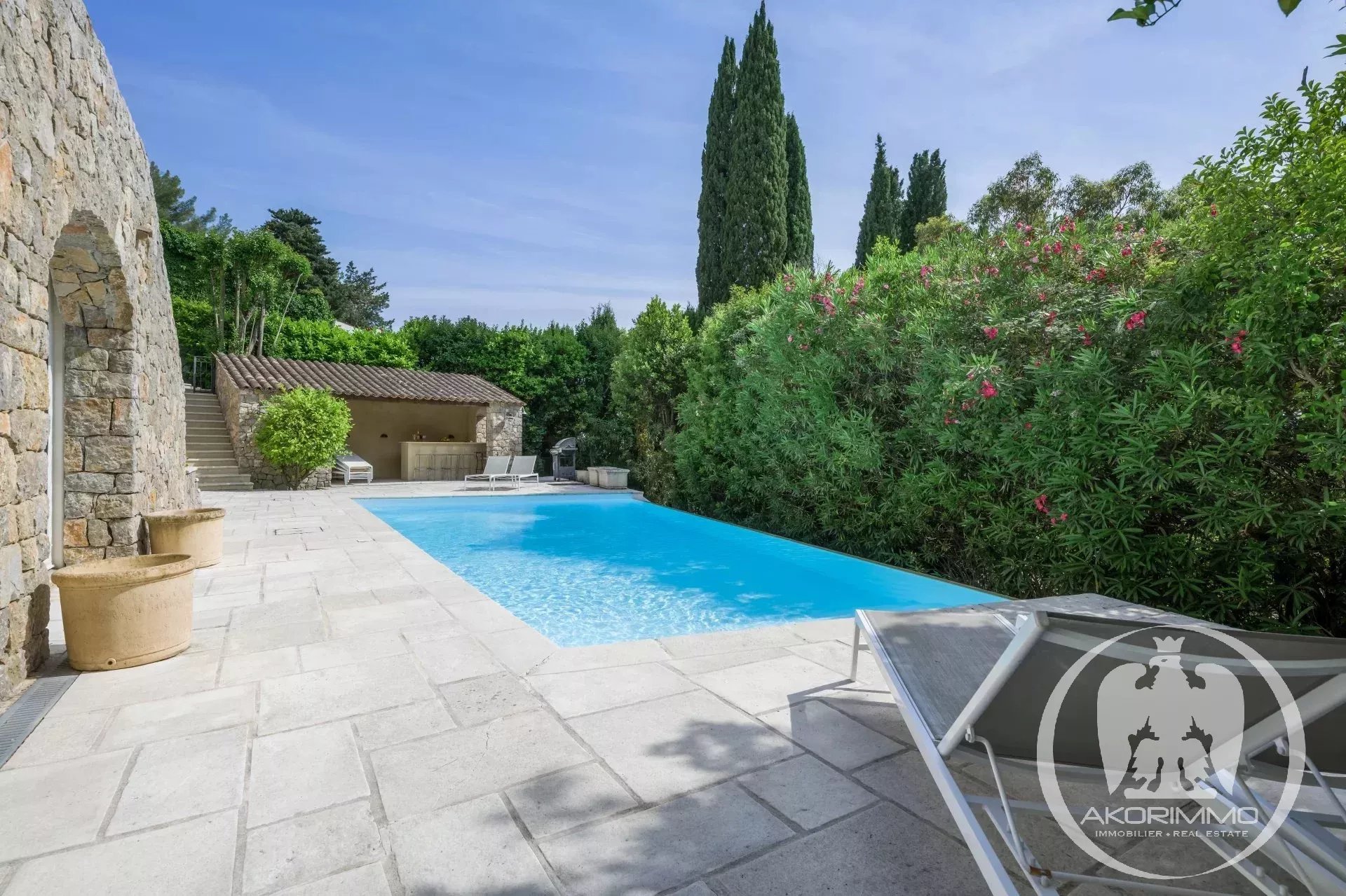 <span class='fw-semibold text-nowrap'>Casa</span>  - <span class='text-nowrap'>8 stanze</span>  - <span class='text-nowrap'>297.07 m²</span> - <span class='text-nowrap'> <span 