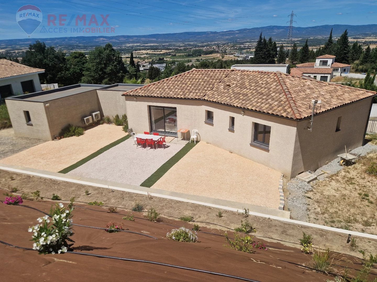 VILLA 4 FACES DE PLAIN PIED DE TYPE 4 AVEC GARAGE ET JARDIN