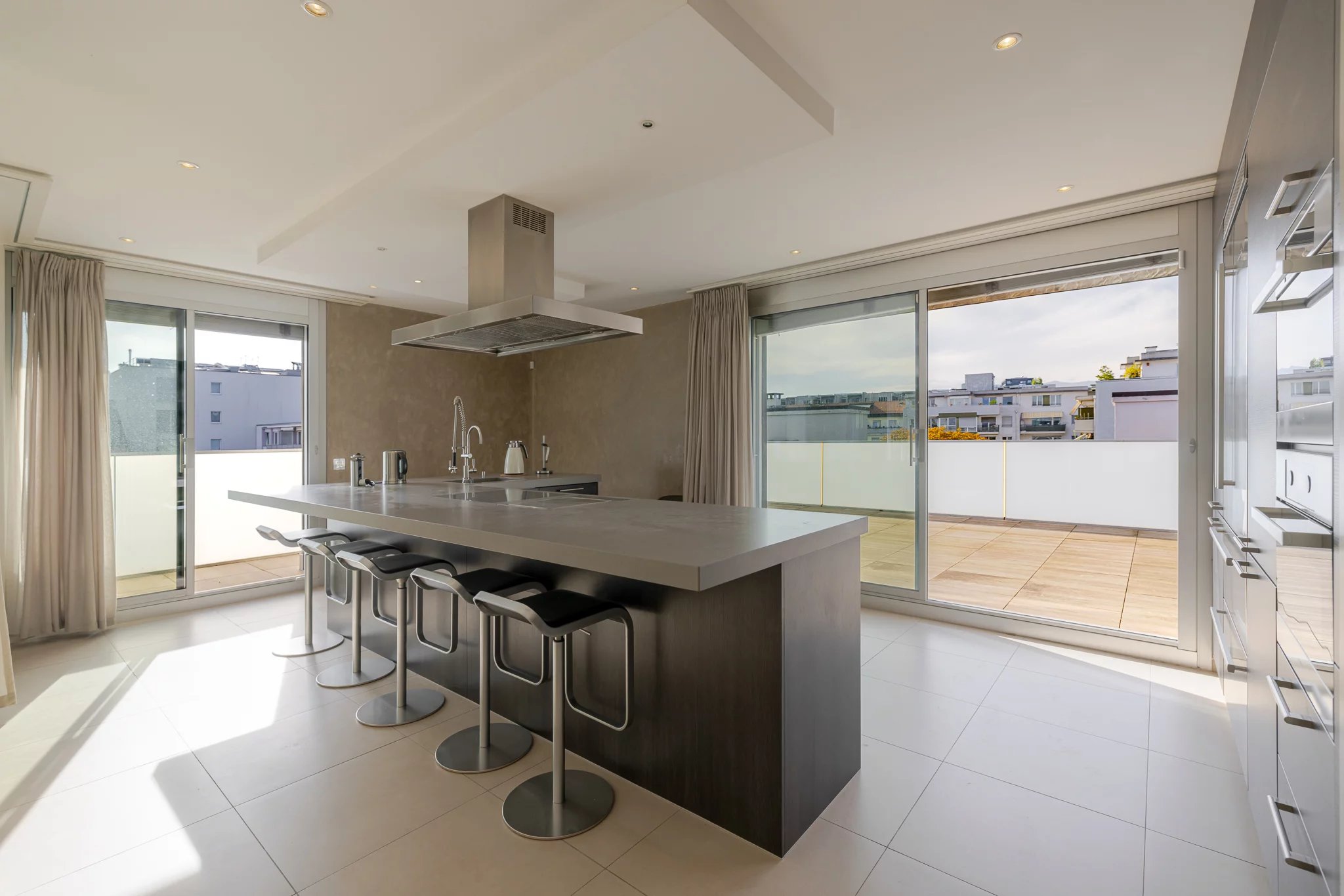 Exclusive - Superb contemporary penthouse in the heart of Saint-Jean