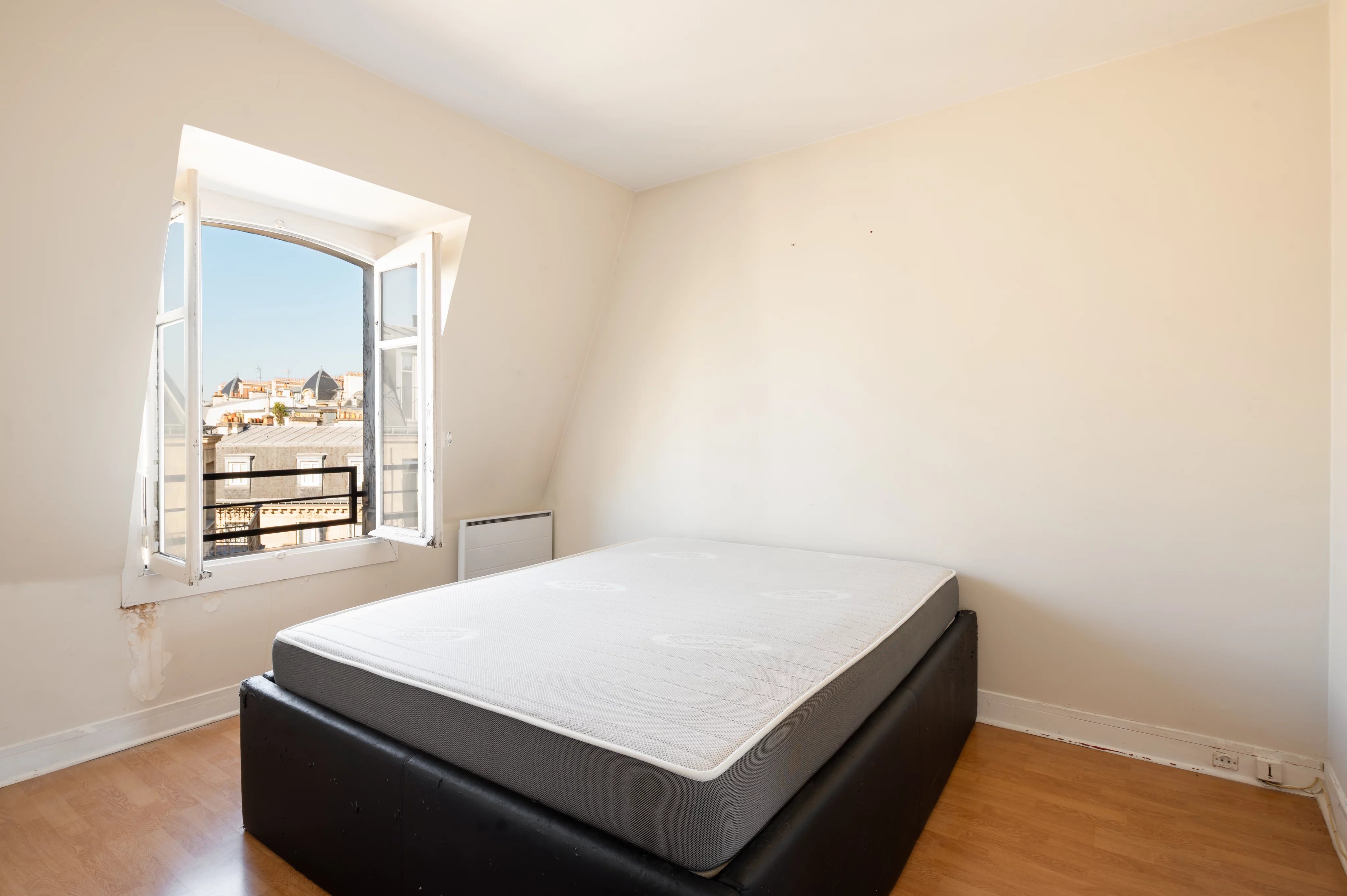 Paris 16e - LONGCHAMP / VICTOR HUGO