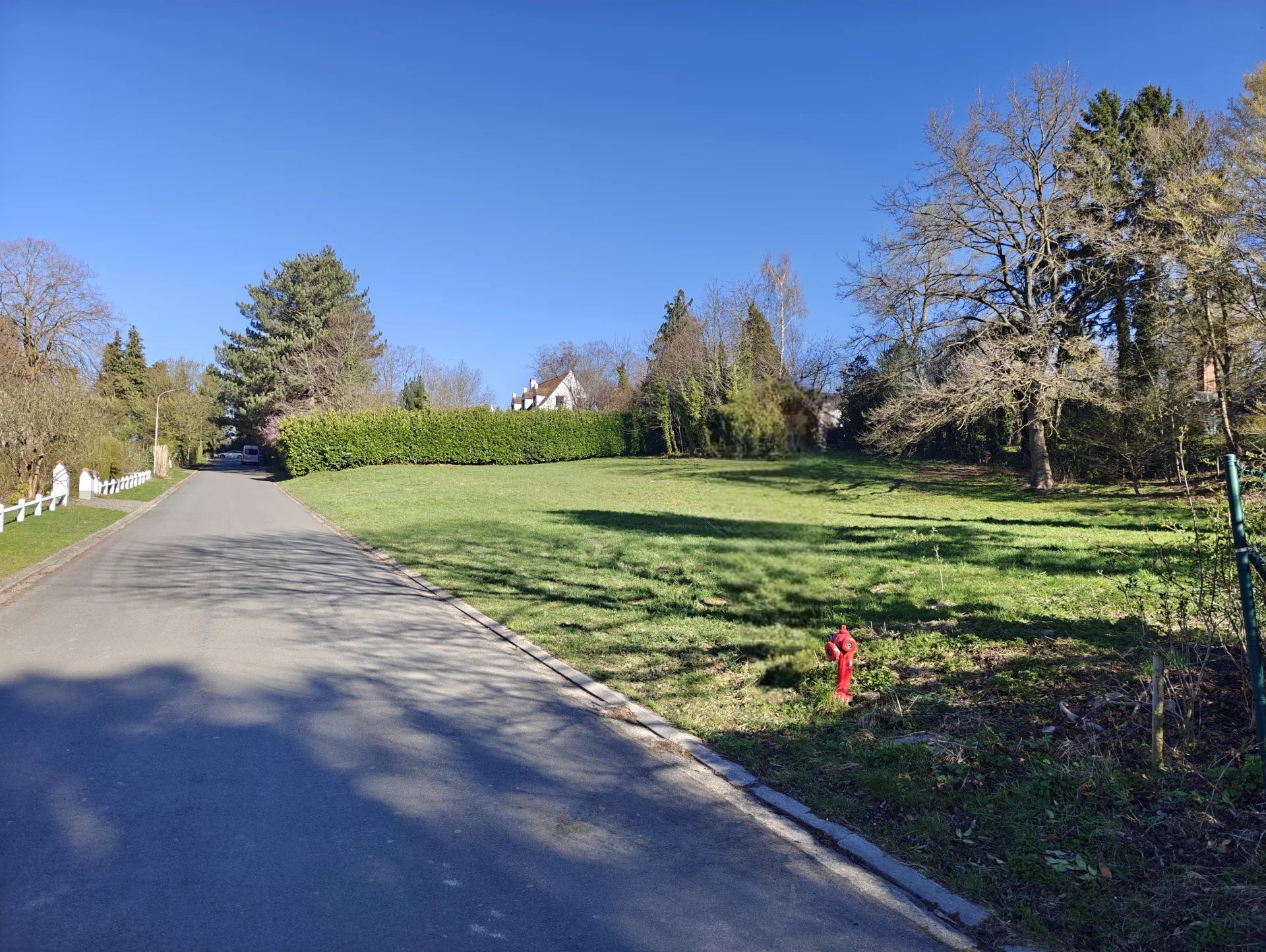 Terrain résidentiel avec permis accordé